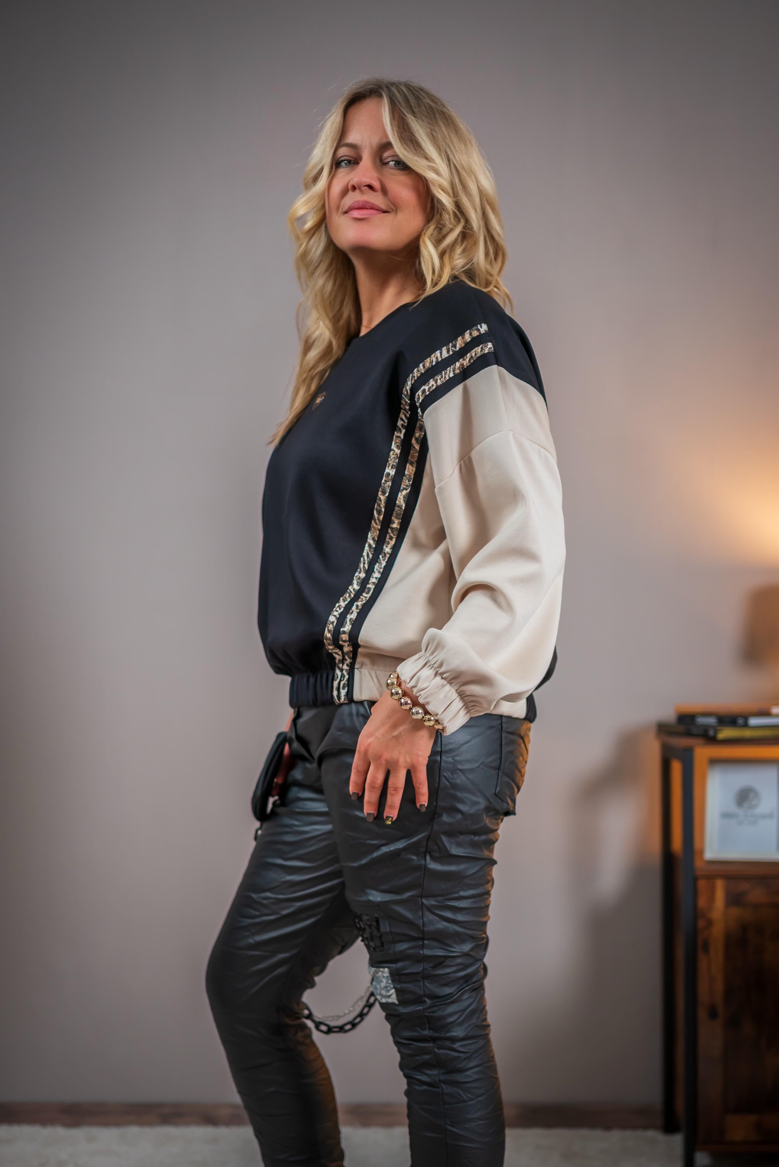Sweatshirt mit Leo-Ziernähten