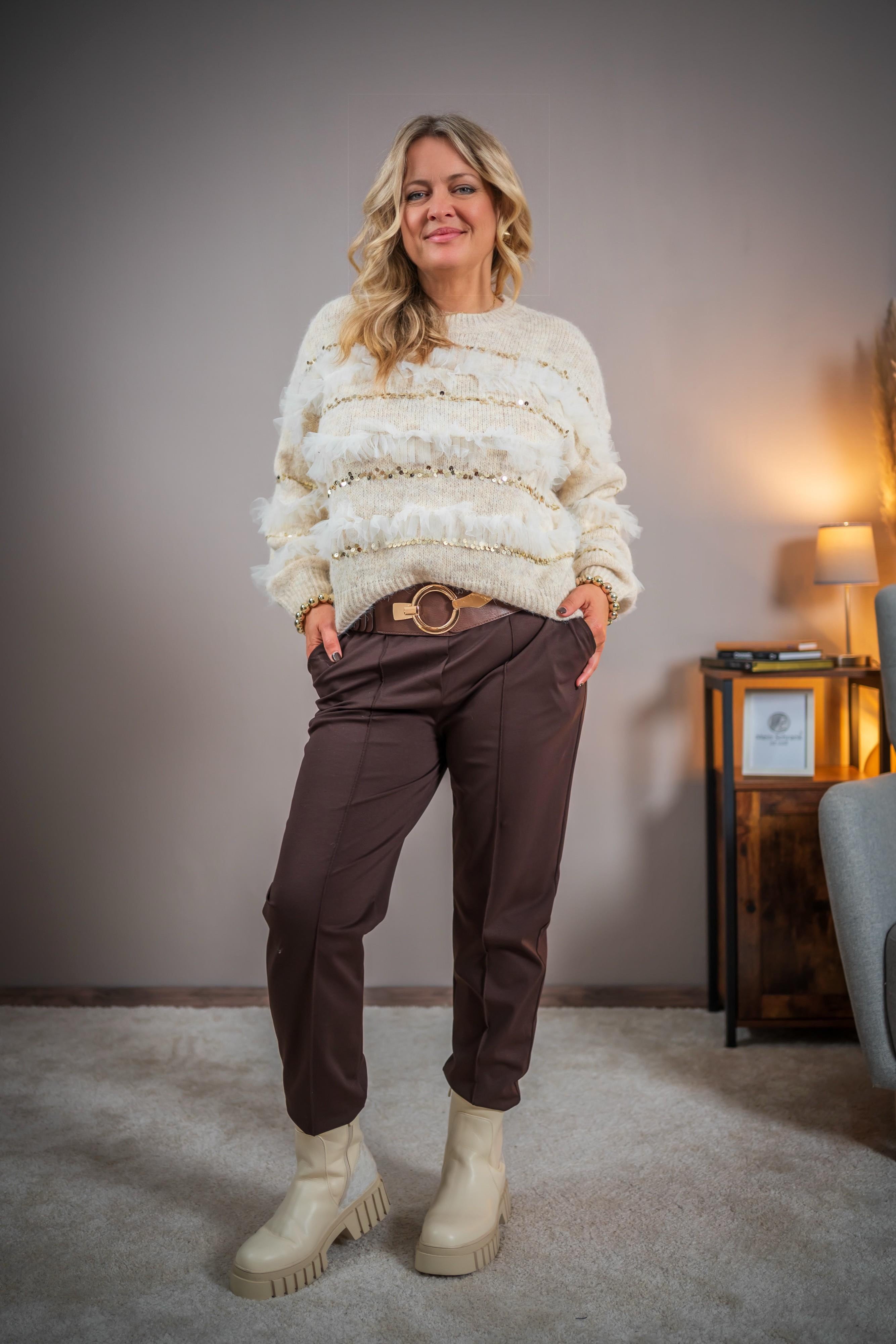 Strickpullover mit Rüschen und Pailetten