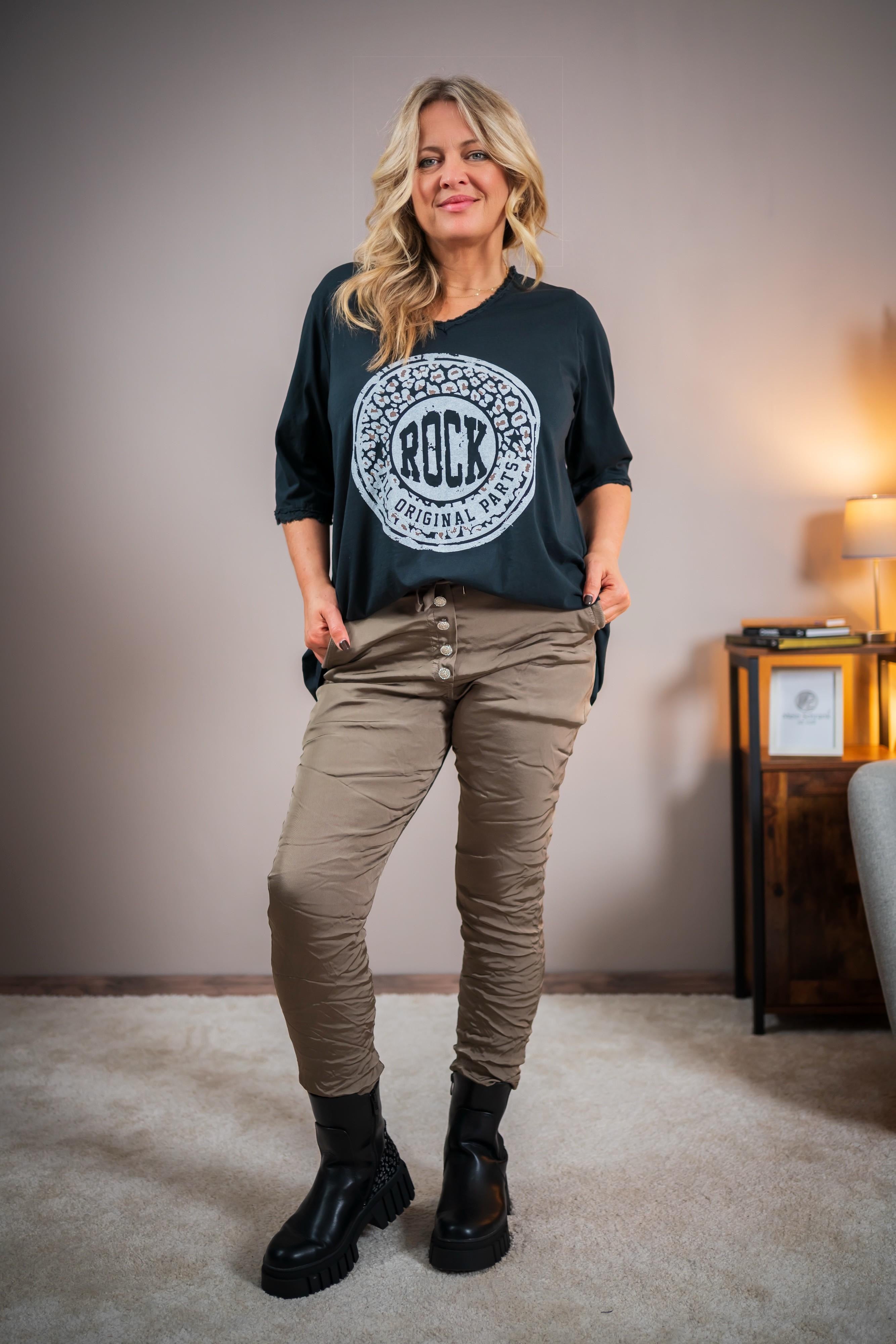 Oversize-Shirt mit Fransen am Ausschnitt, schwarz