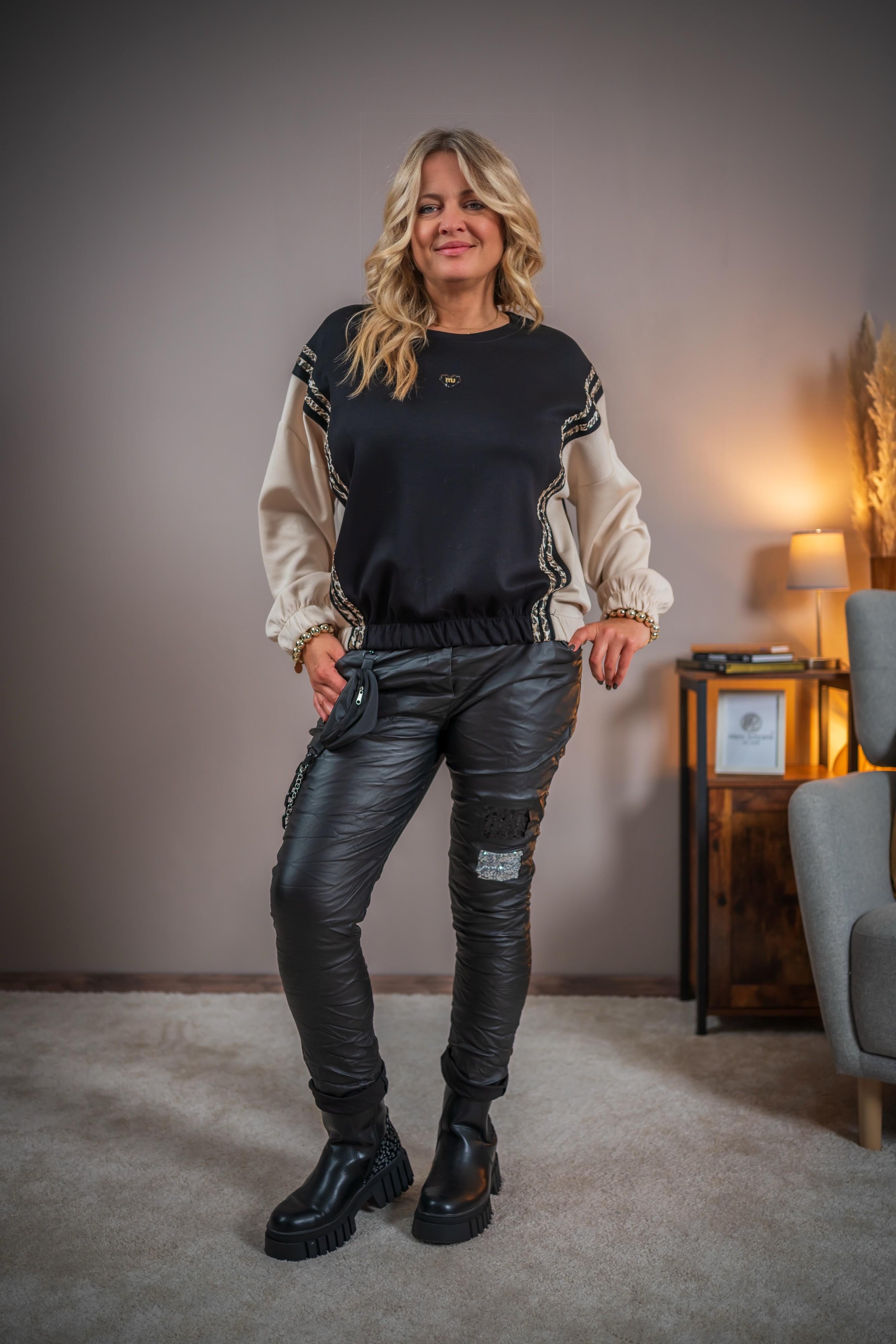 Sweatshirt mit Leo-Ziernähten