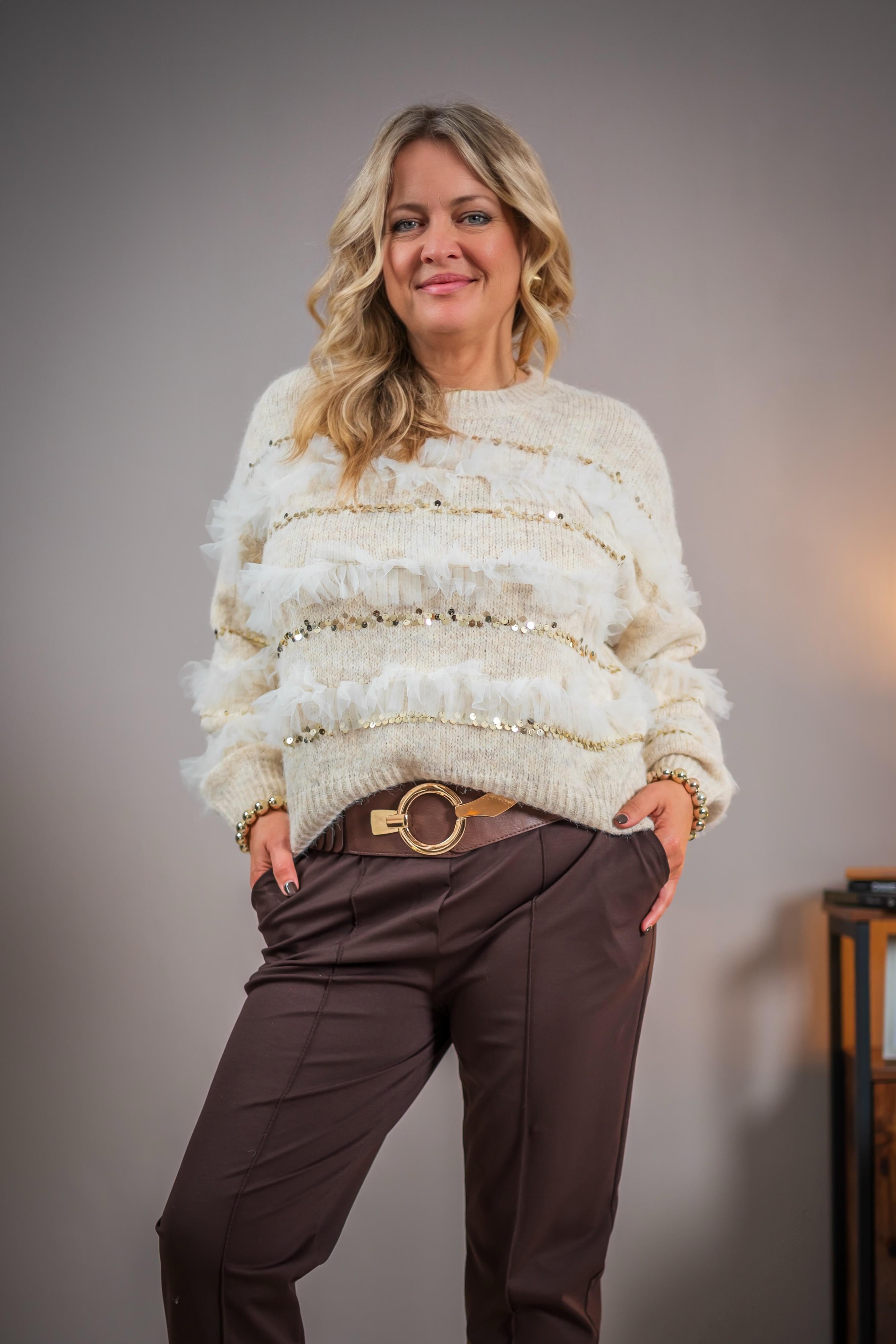 Strickpullover mit Rüschen und Pailetten