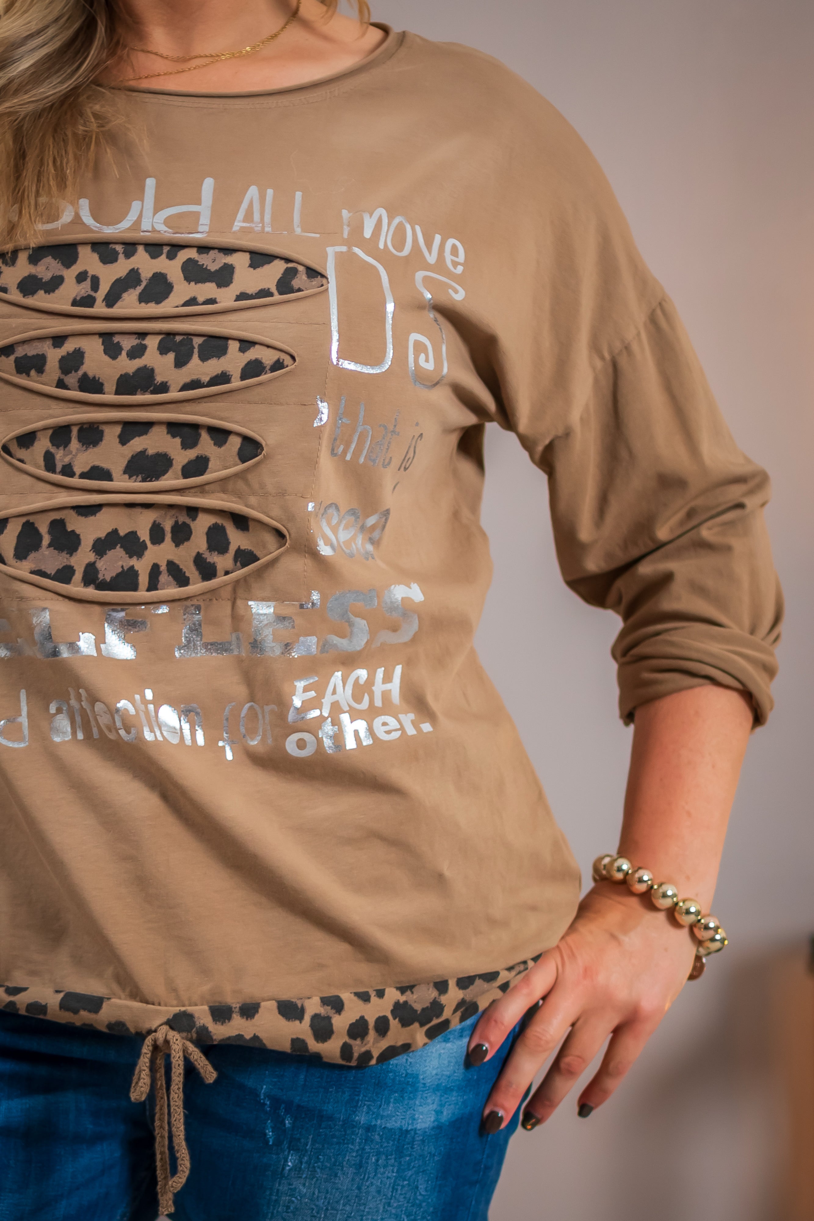 Langarm-Shirt mit hinterlegten Cut-Outs, camel