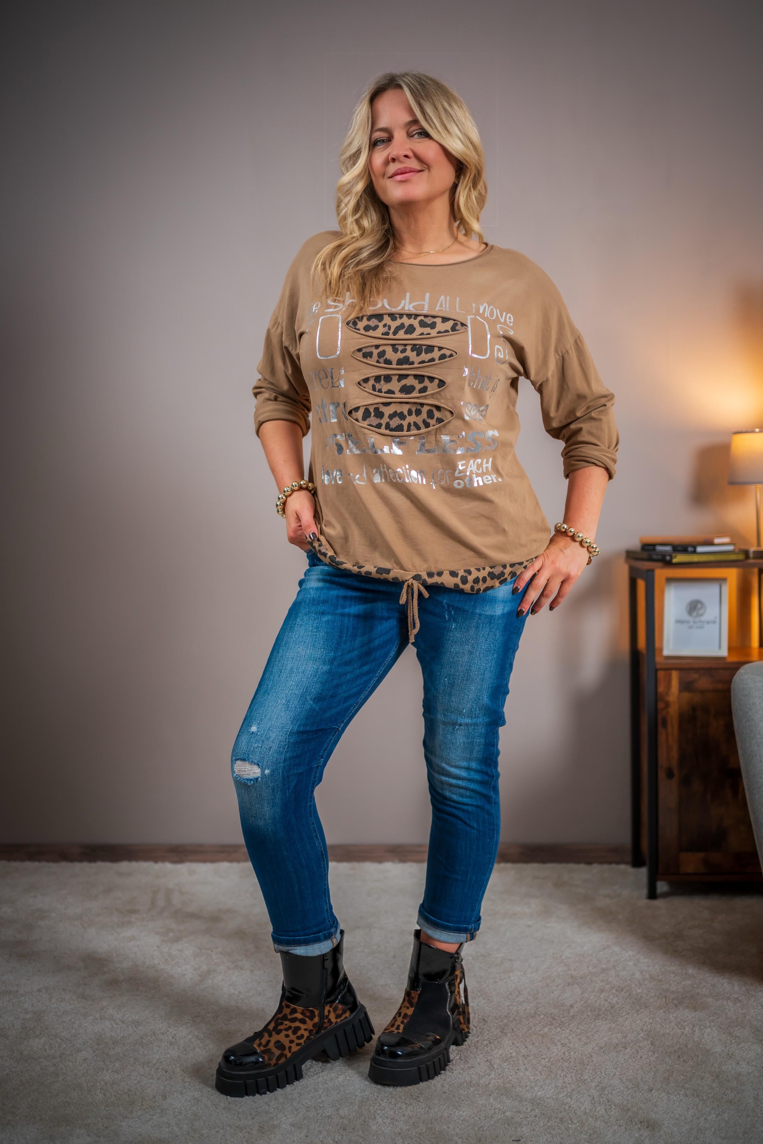 Langarm-Shirt mit hinterlegten Cut-Outs, camel