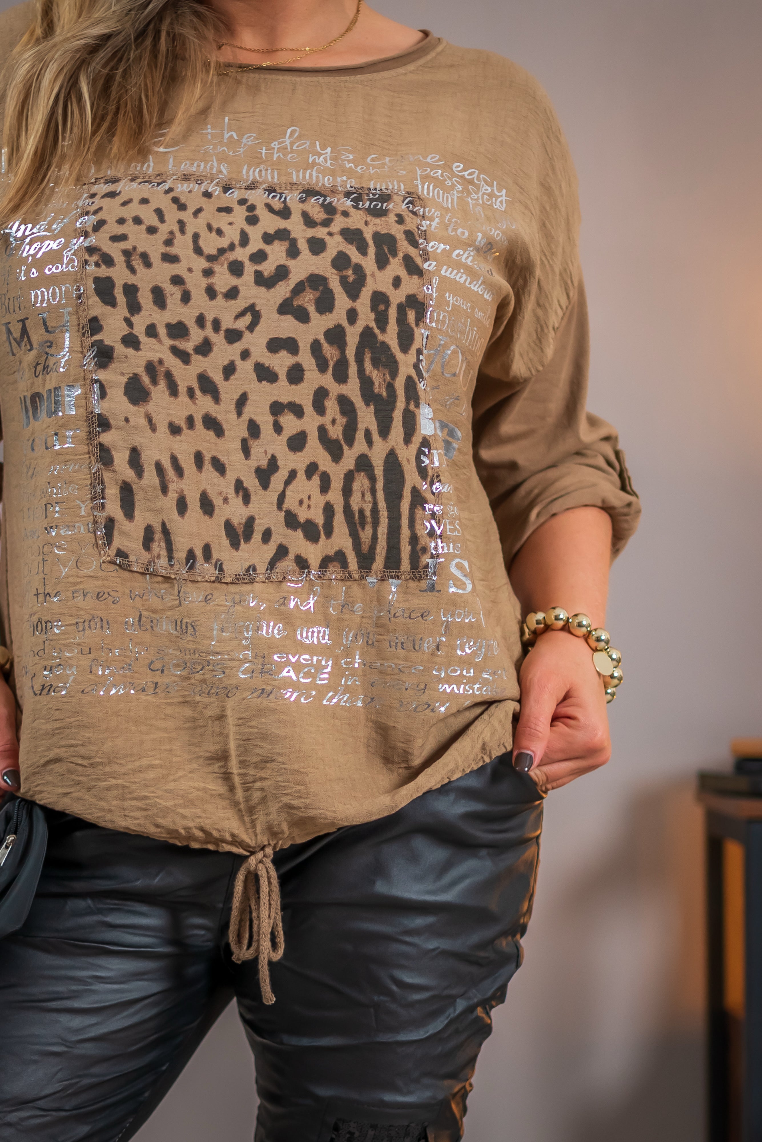 Sweatshirt mit Leo-Patch, camel
