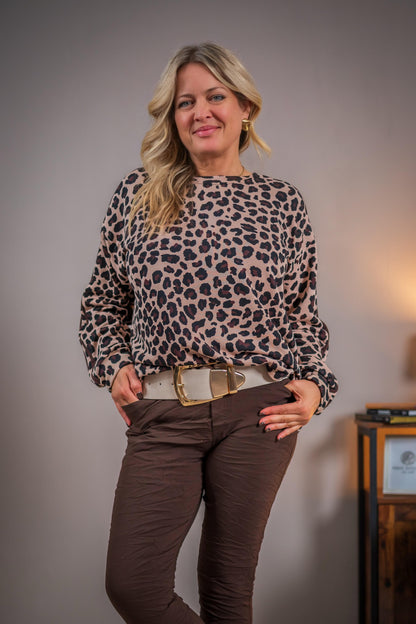 Pullover mit Leo-Print und Ziernähten