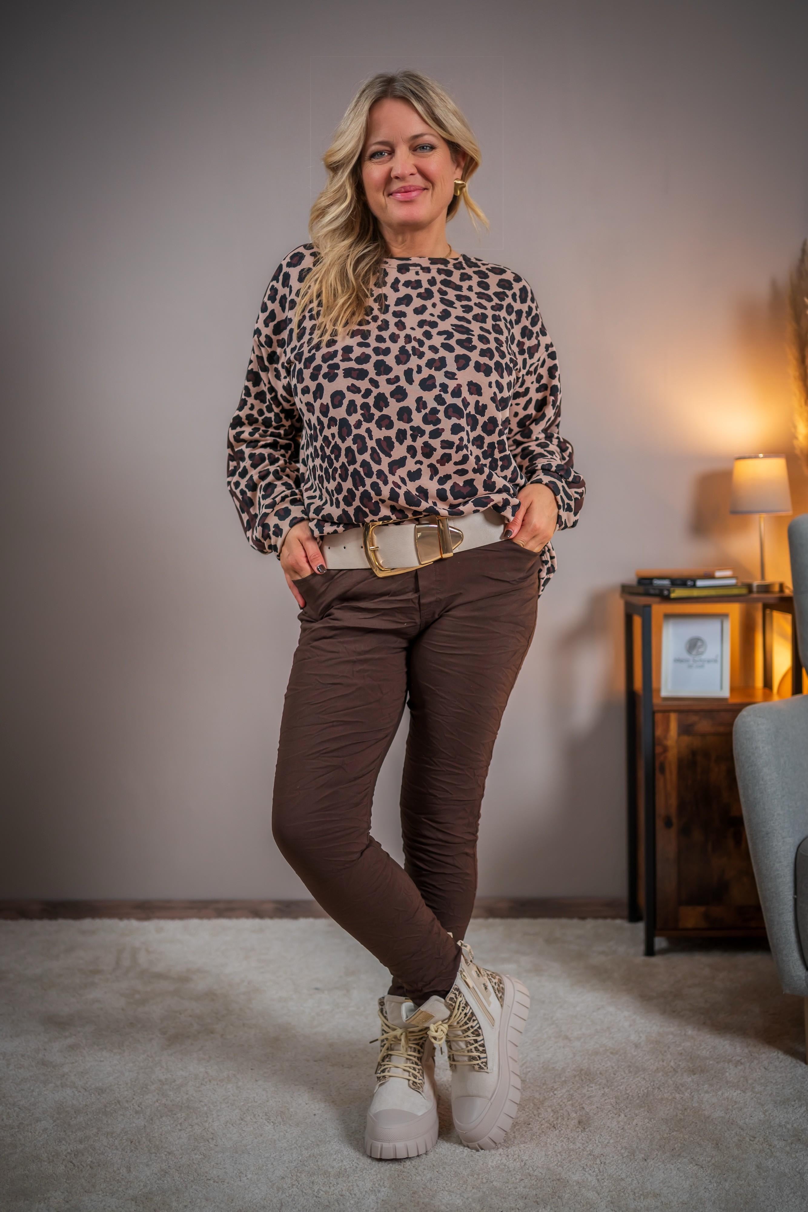 Pullover mit Leo-Print und Ziernähten
