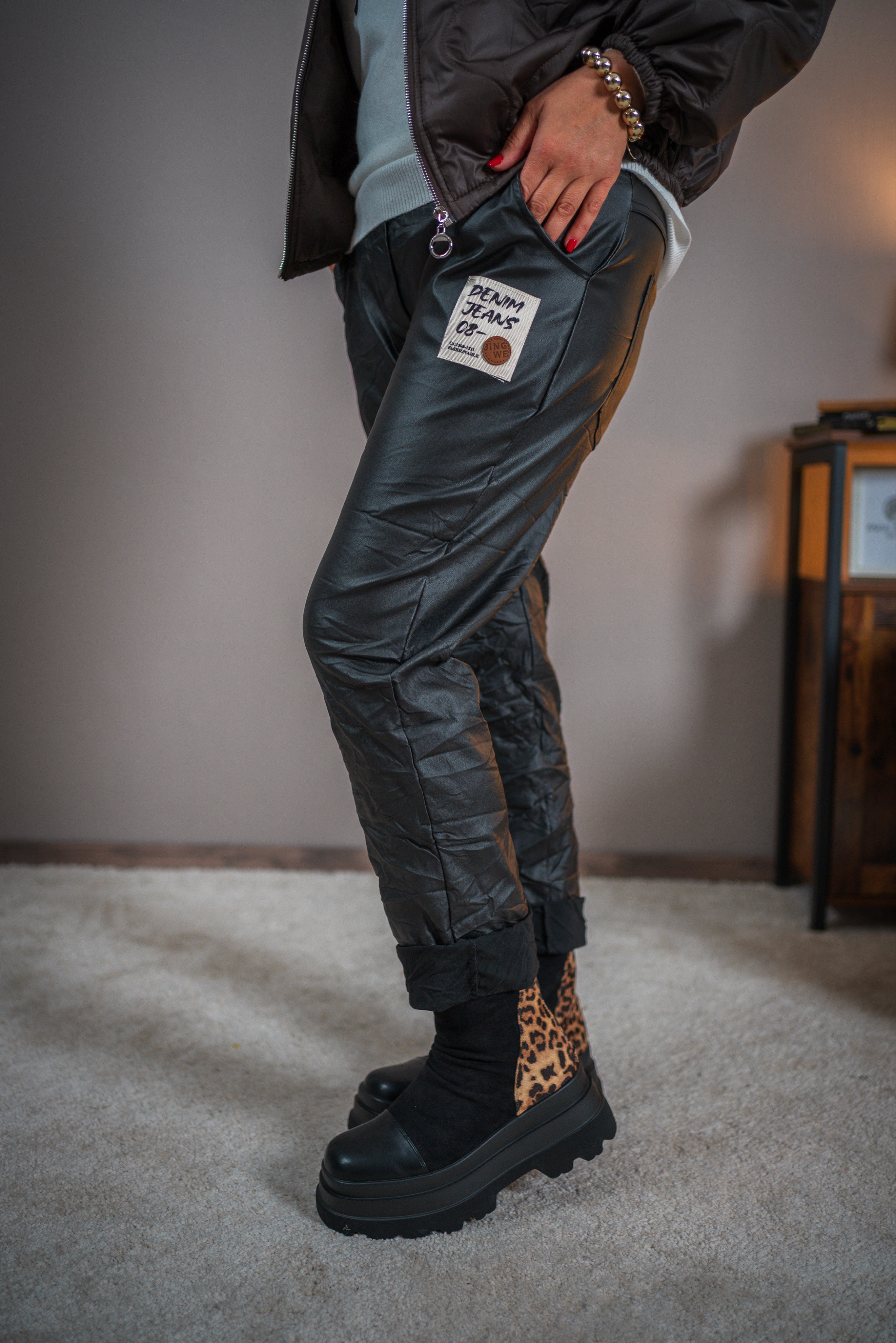 Stretchhose im Leder-Look, schwarz