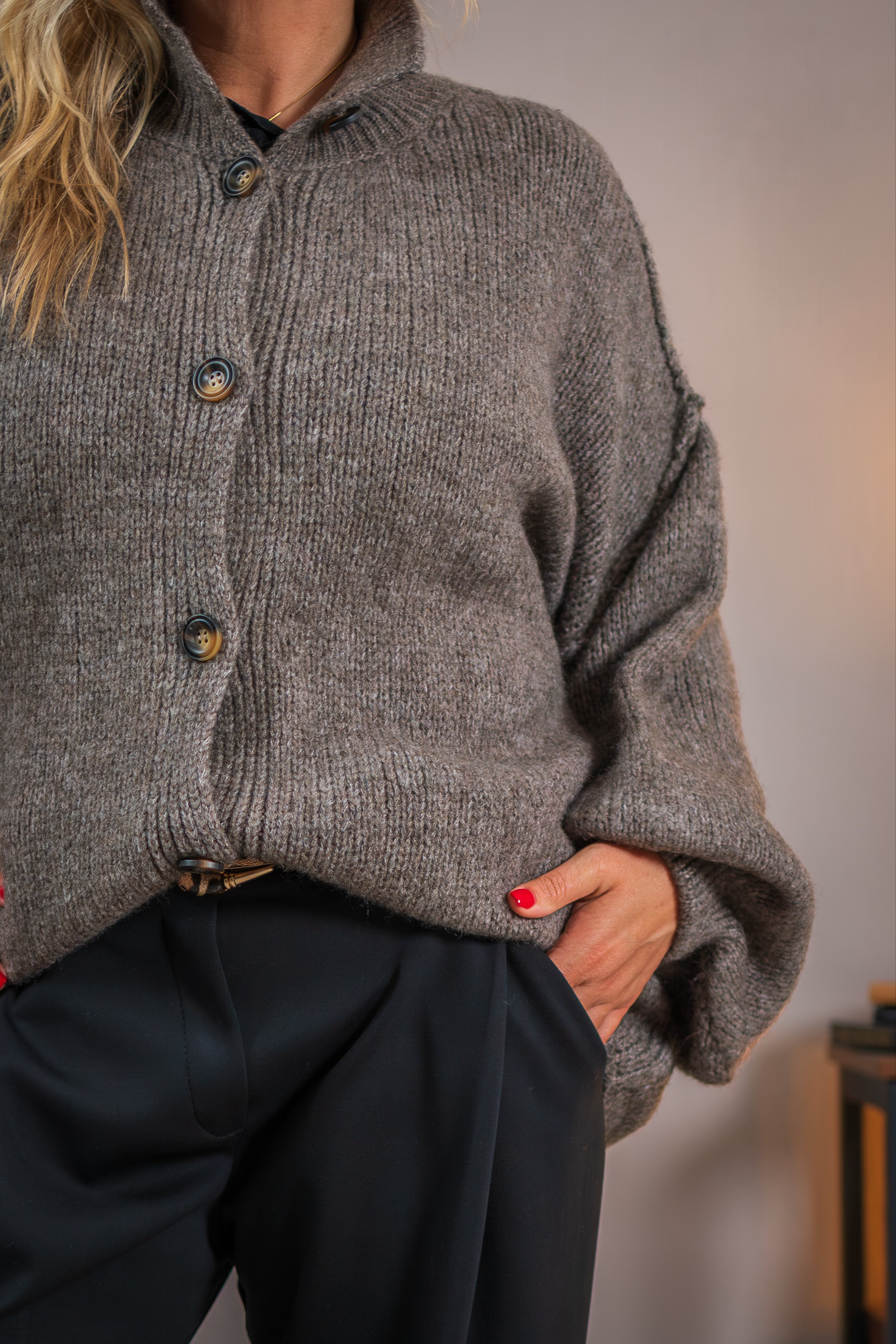 Oversize-Strickjacke mit Knöpfen, taupe