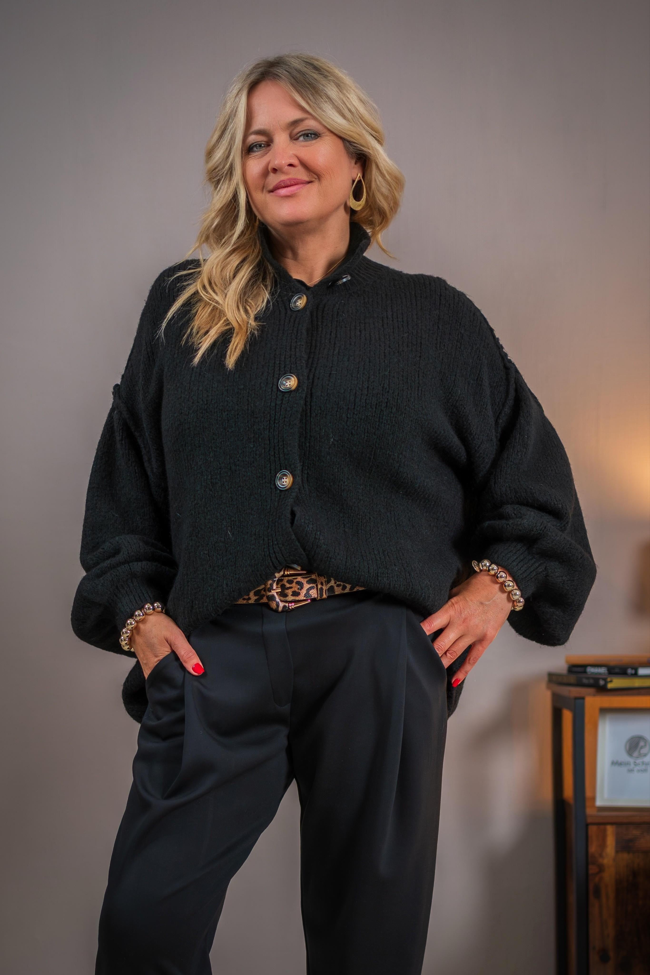 Oversize-Strickjacke mit Knöpfen, schwarz