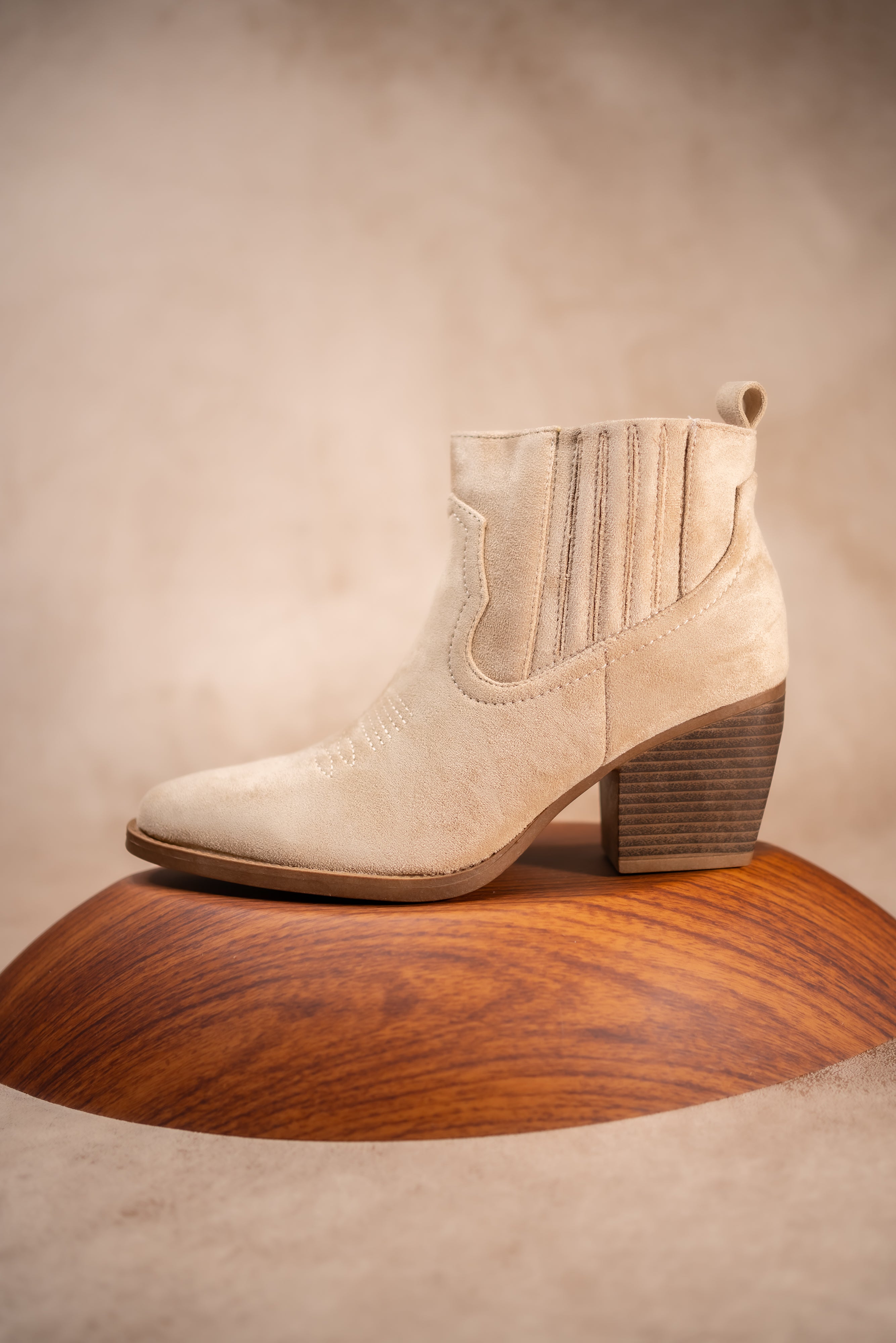 Absatzstiefelette im Westernlook, beige
