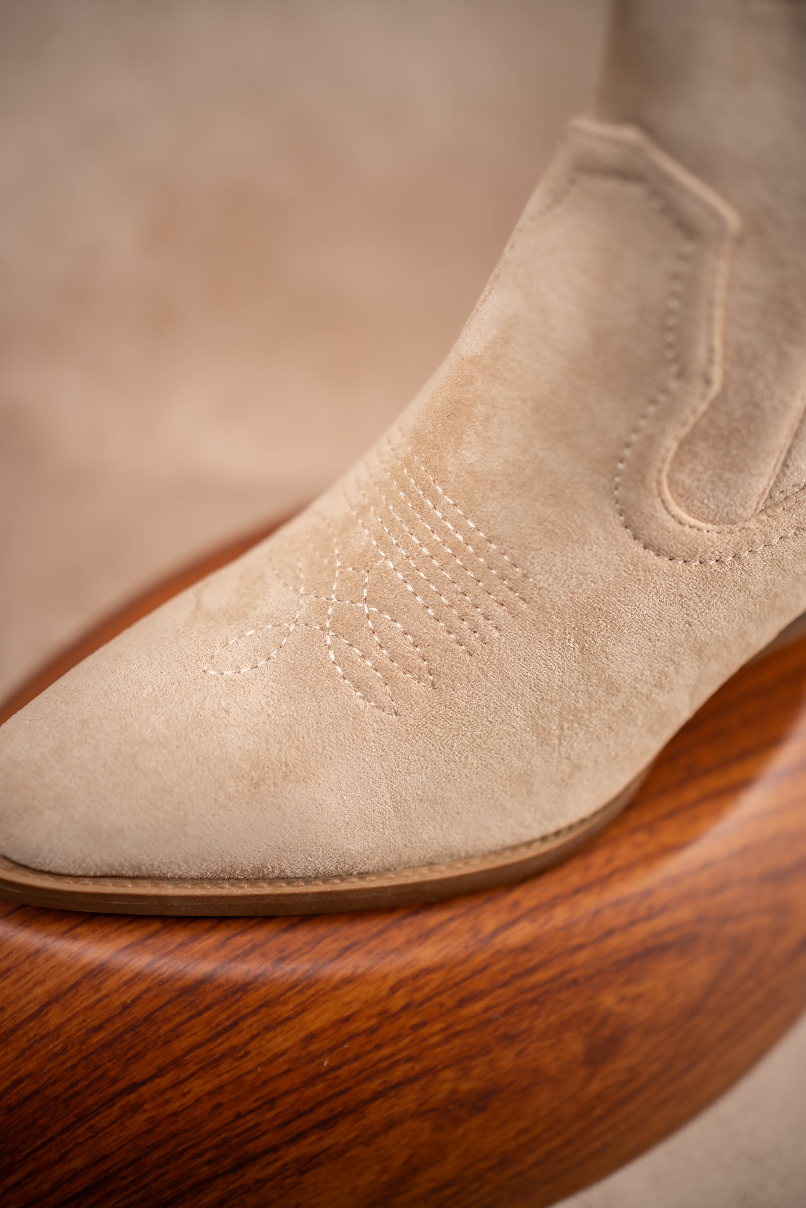 Absatzstiefelette im Westernlook, beige
