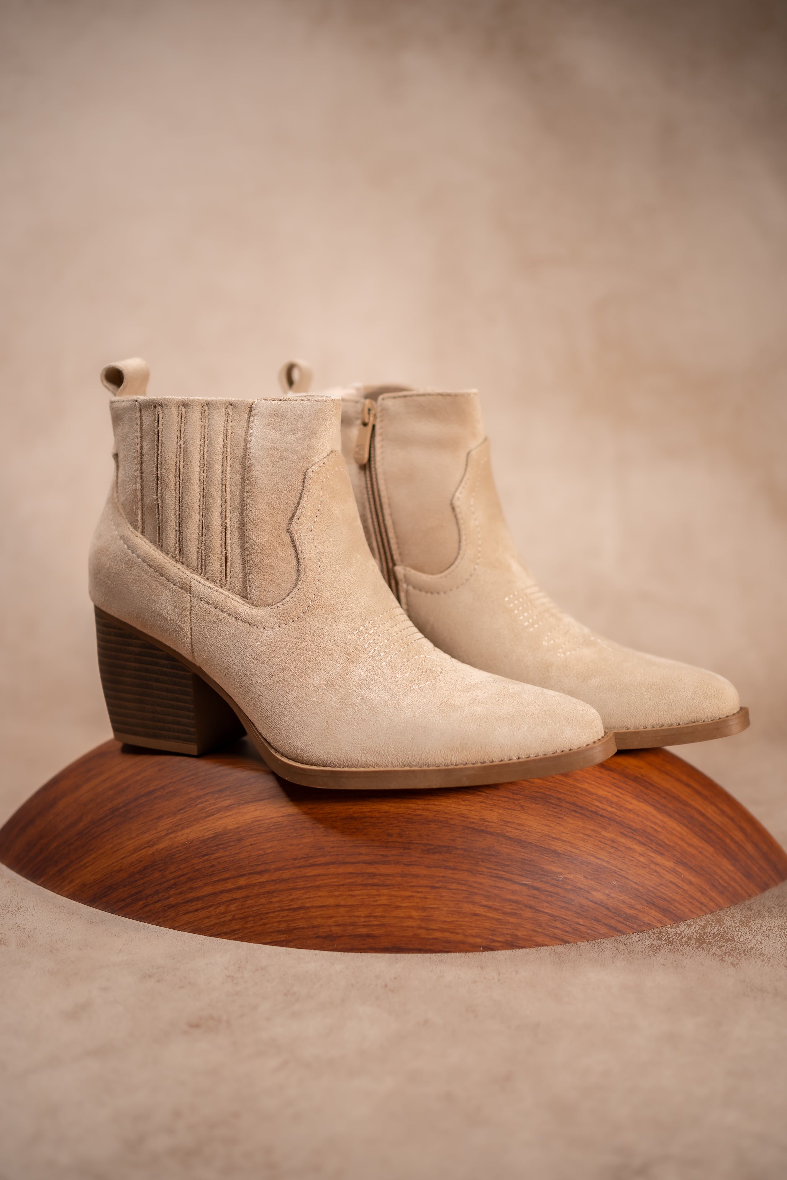 Absatzstiefelette im Westernlook, beige