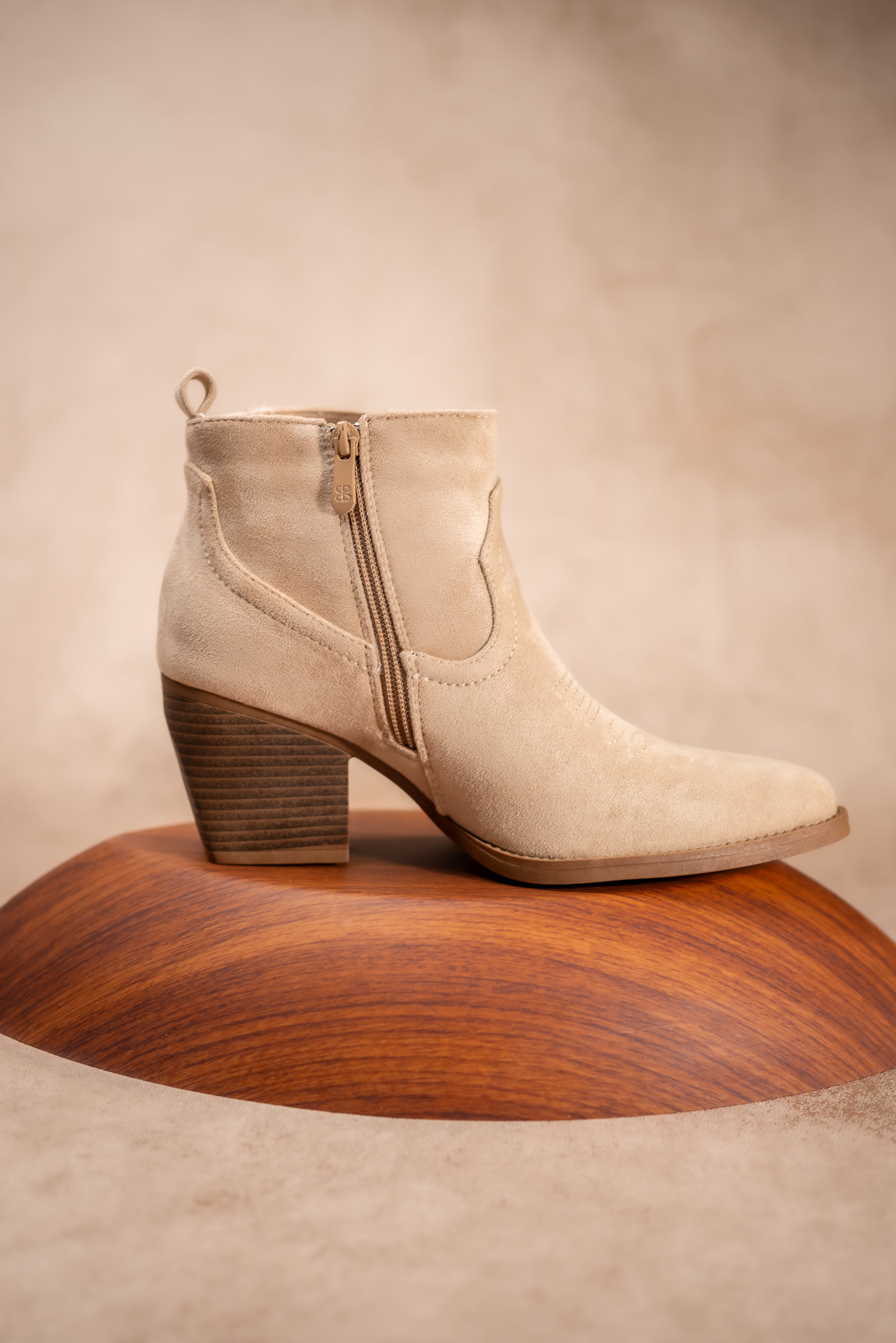 Absatzstiefelette im Westernlook, beige