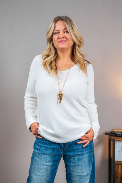Feinstrickpullover mit V-Ausschnitt, wollweiß