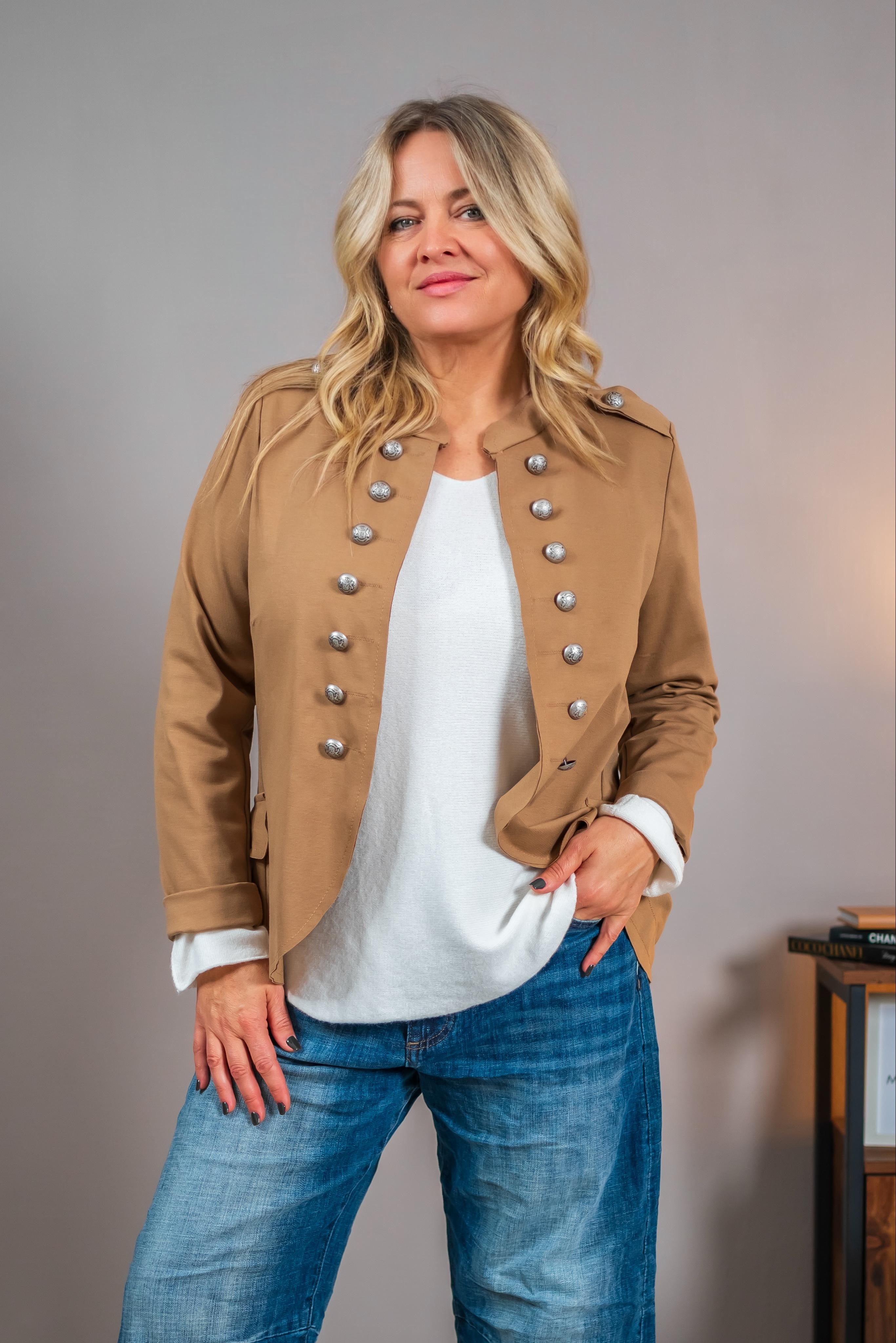 Blazerjacke mit Zierknöpfen, camel