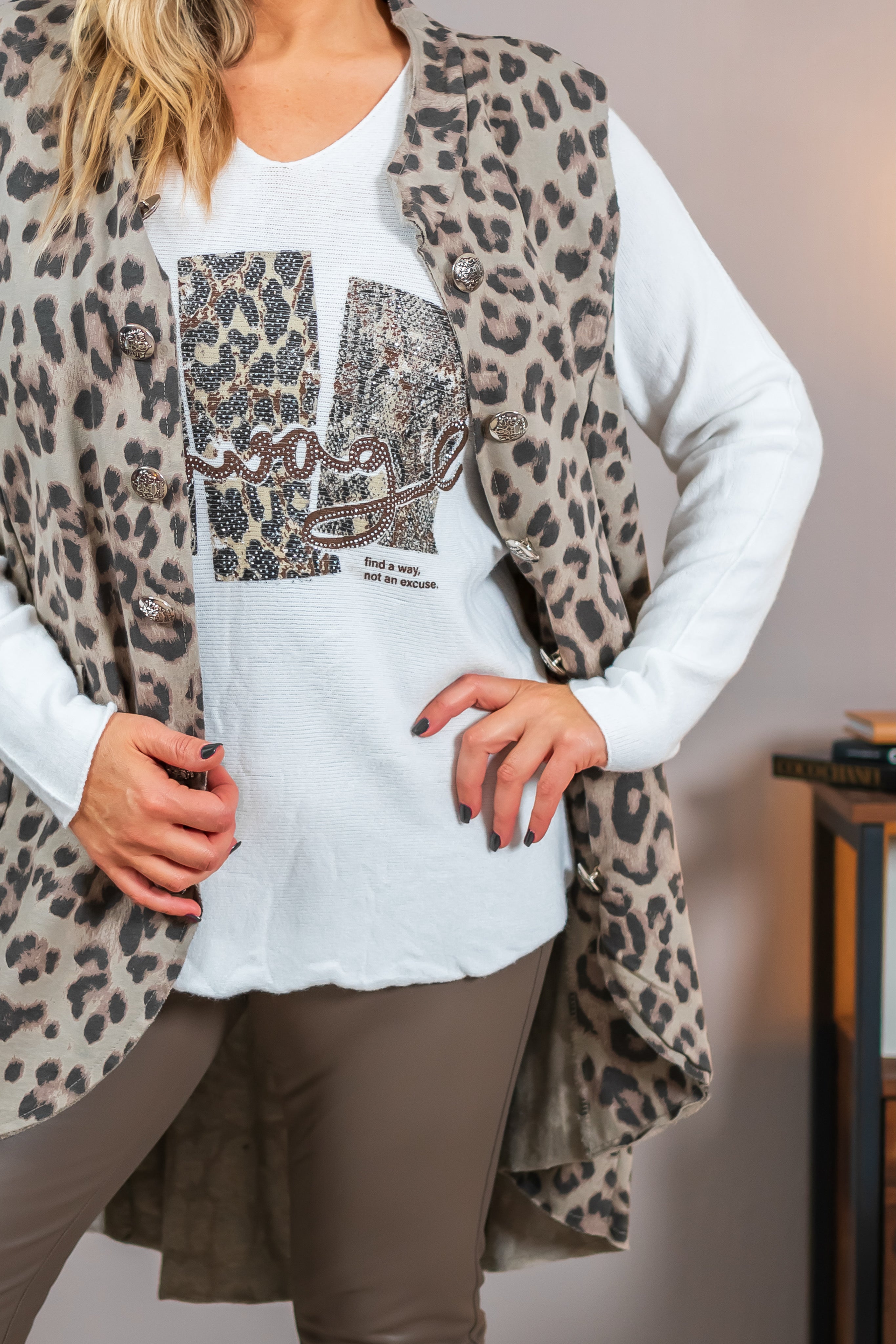 Long-Weste im Leoprint
