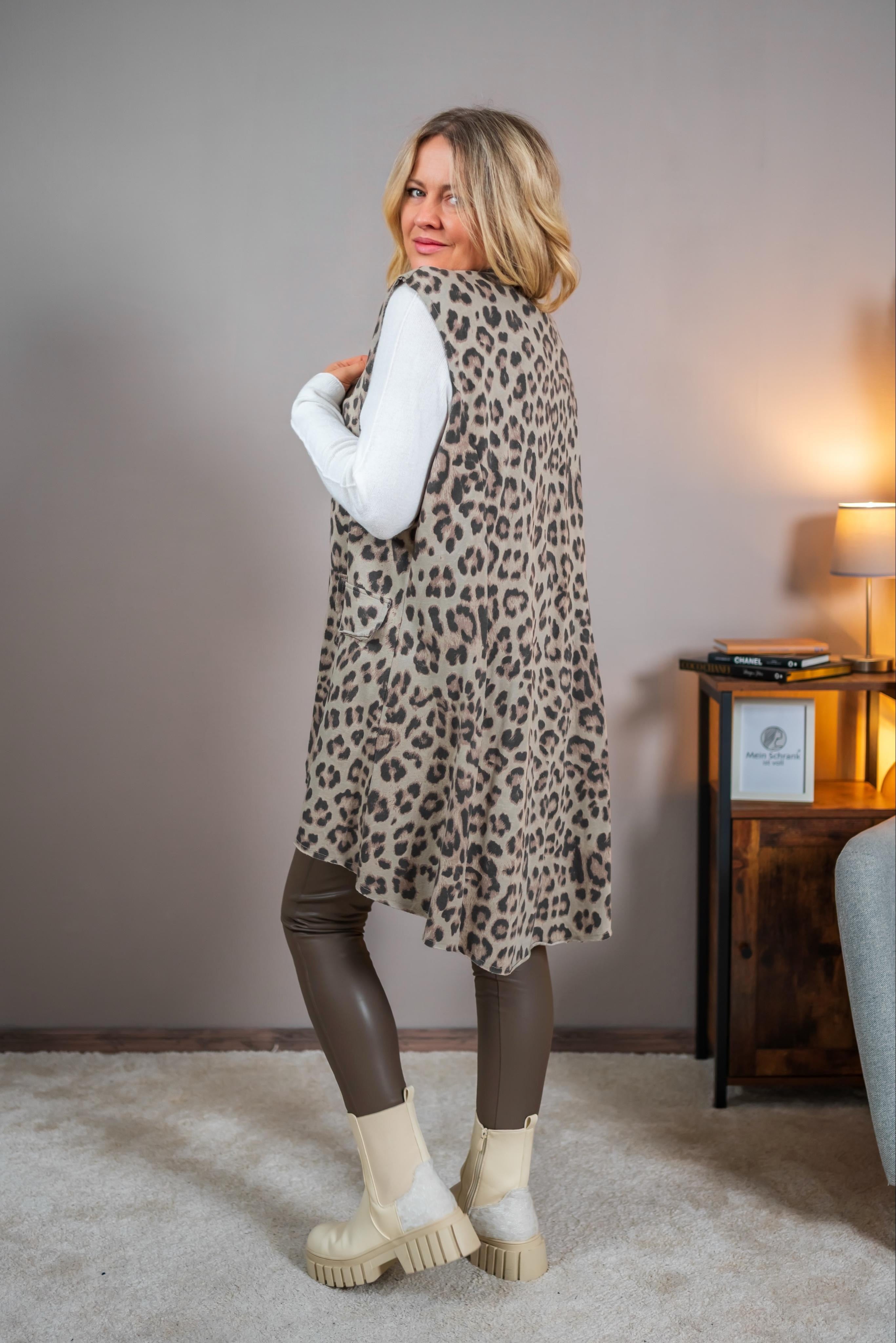 Long-Weste im Leoprint