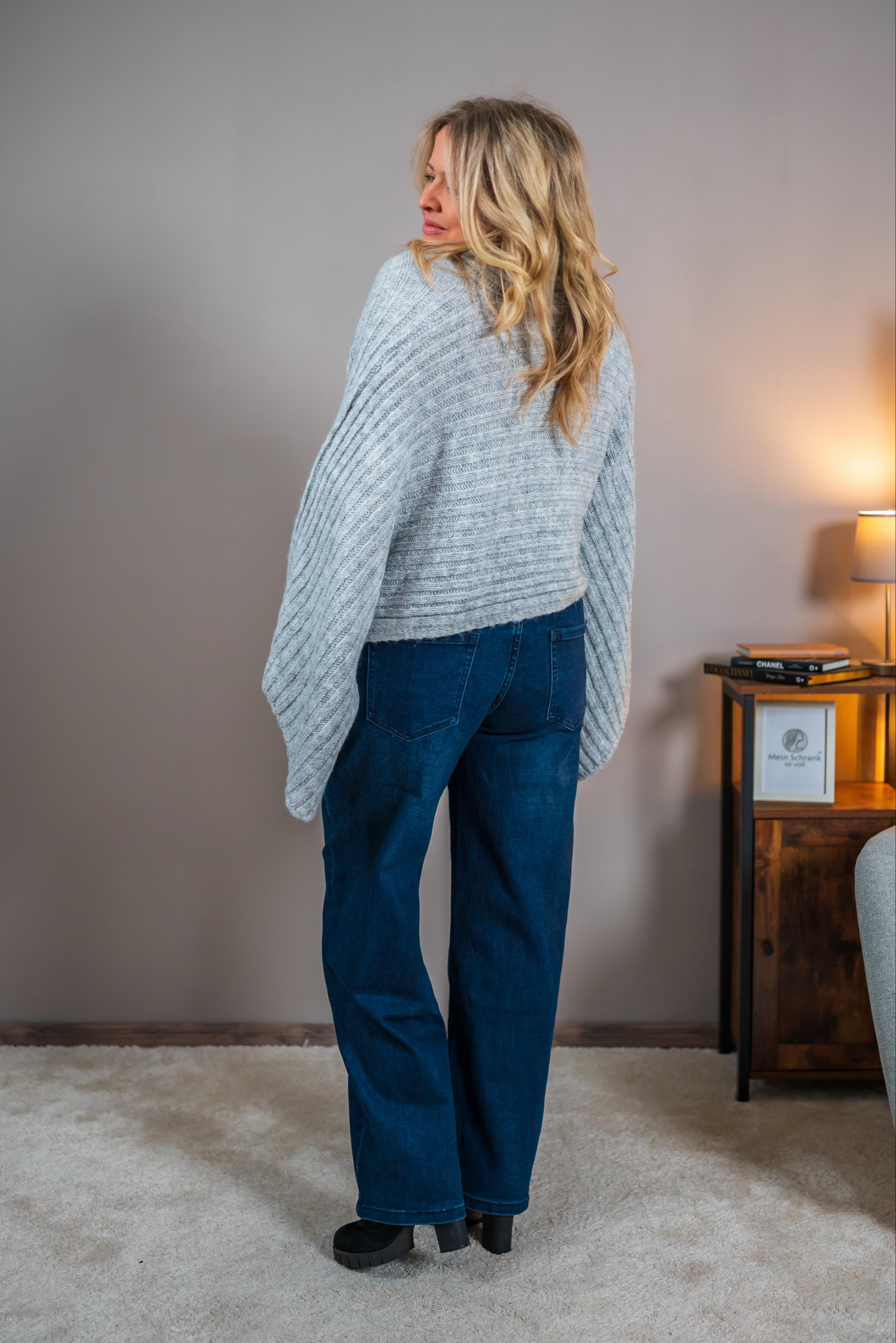 Poncho aus Strick, grau