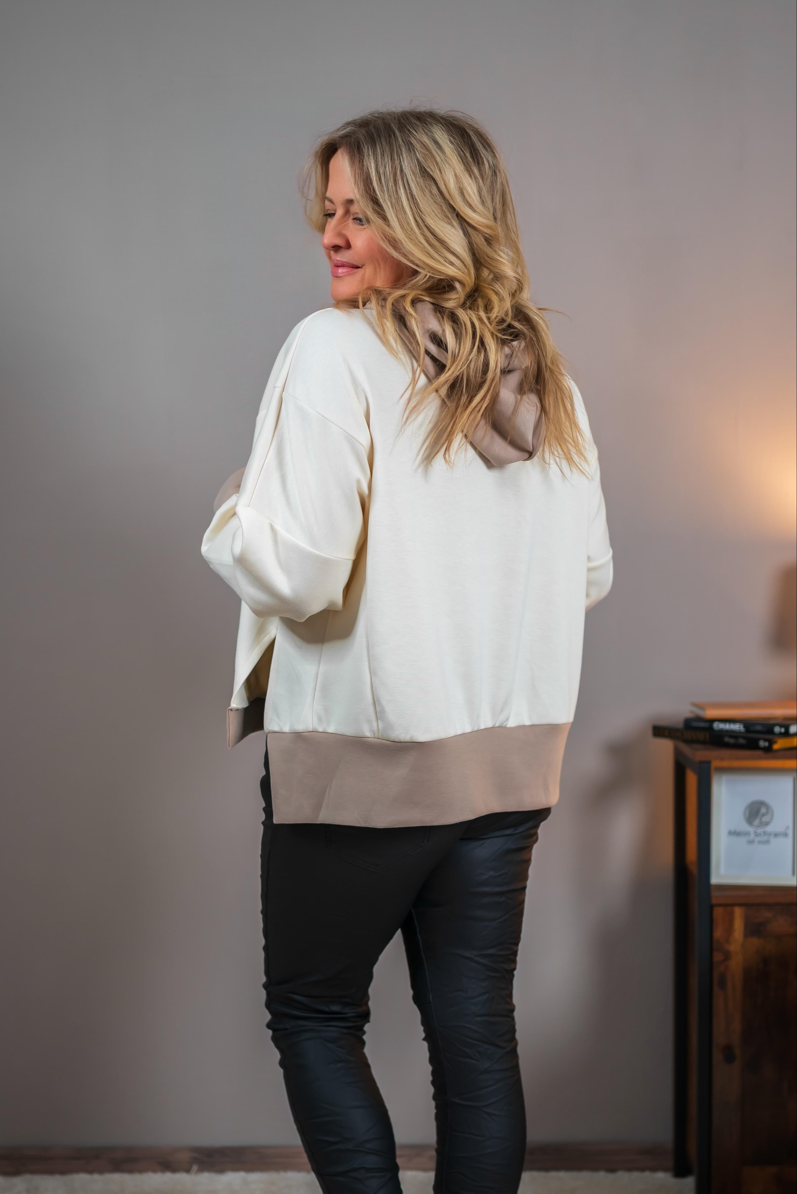 Leichter Hoodie mit Herz-Print