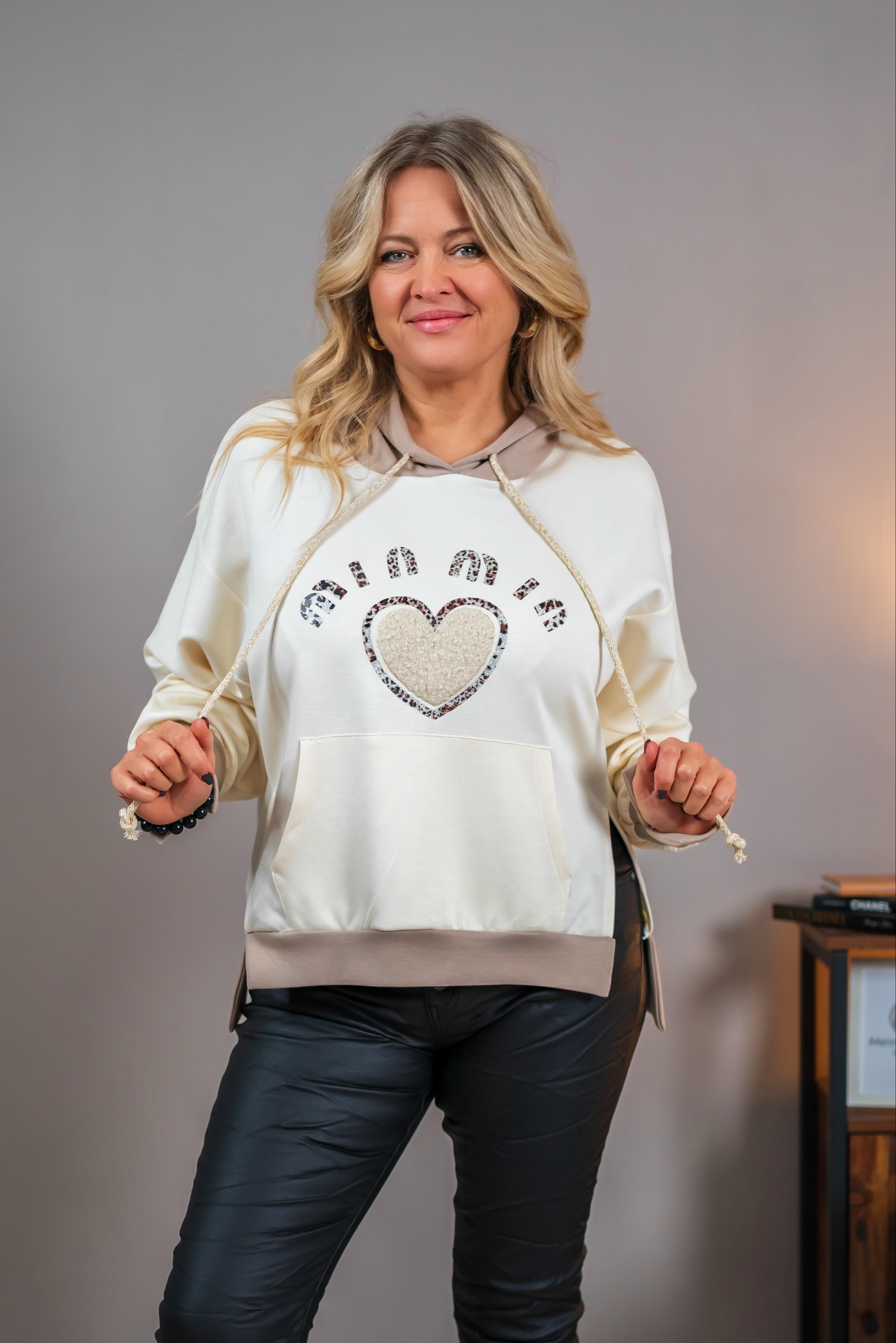 Leichter Hoodie mit Herz-Print