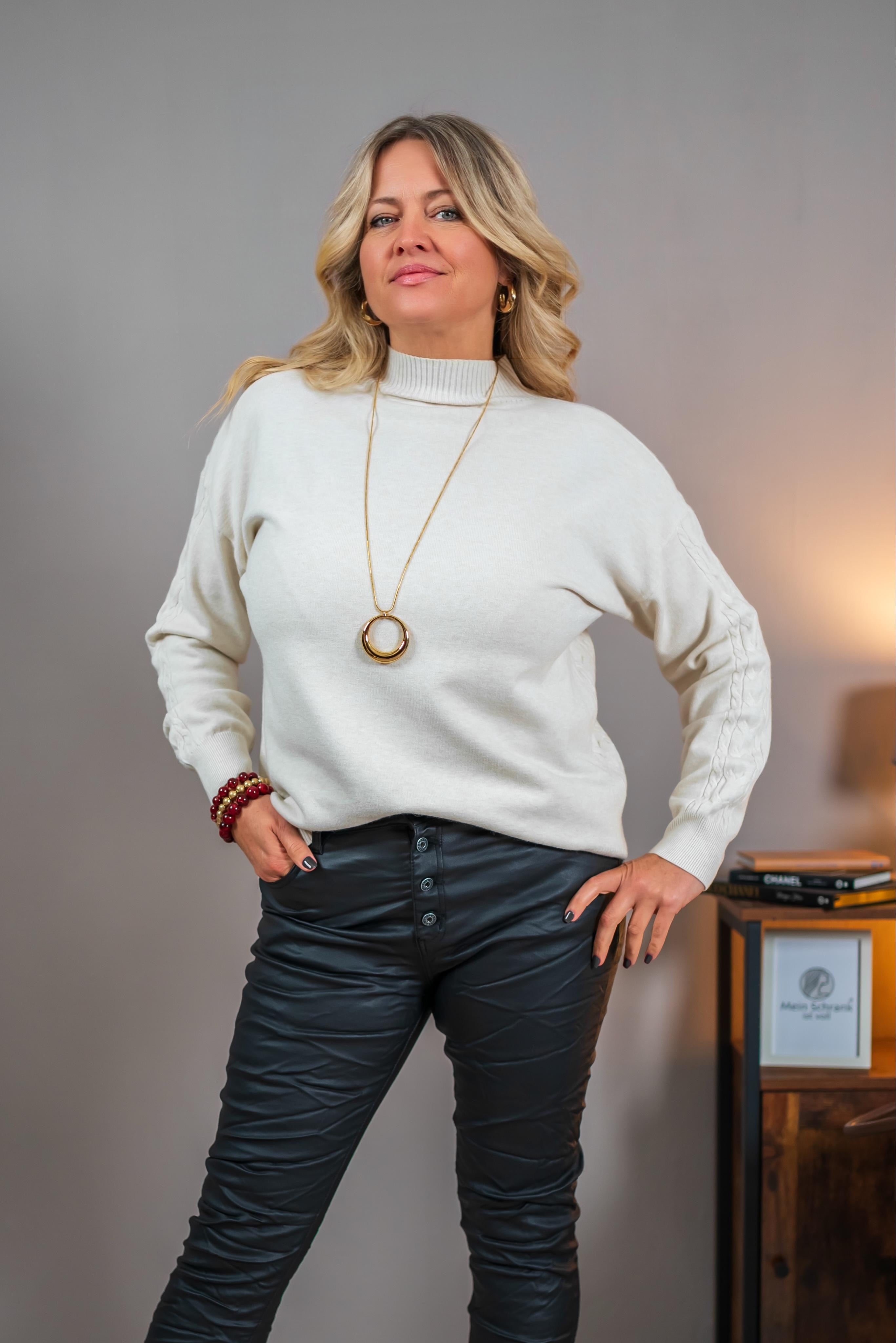 Feinstrickpullover mit Stehkragen, creme