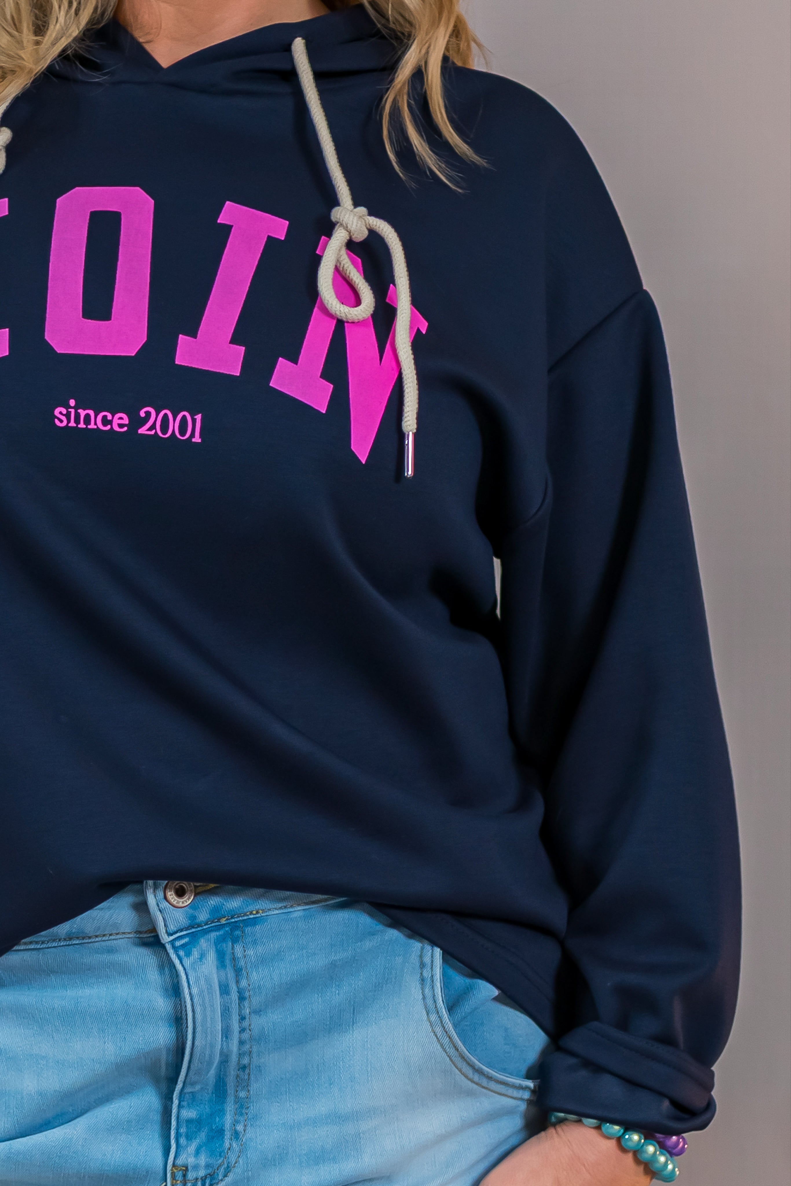 Hoodie mit Neon-Print "MOIN", dunkelblau