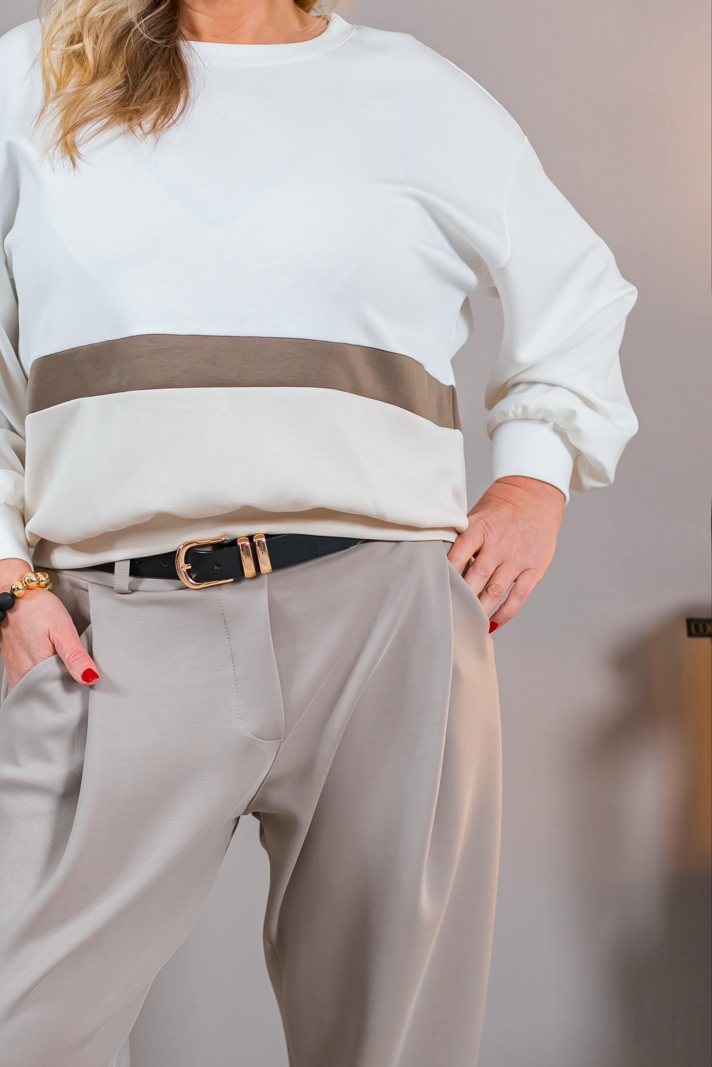 Sweatshirt im Colorblock-Design, weiß/creme/taupe