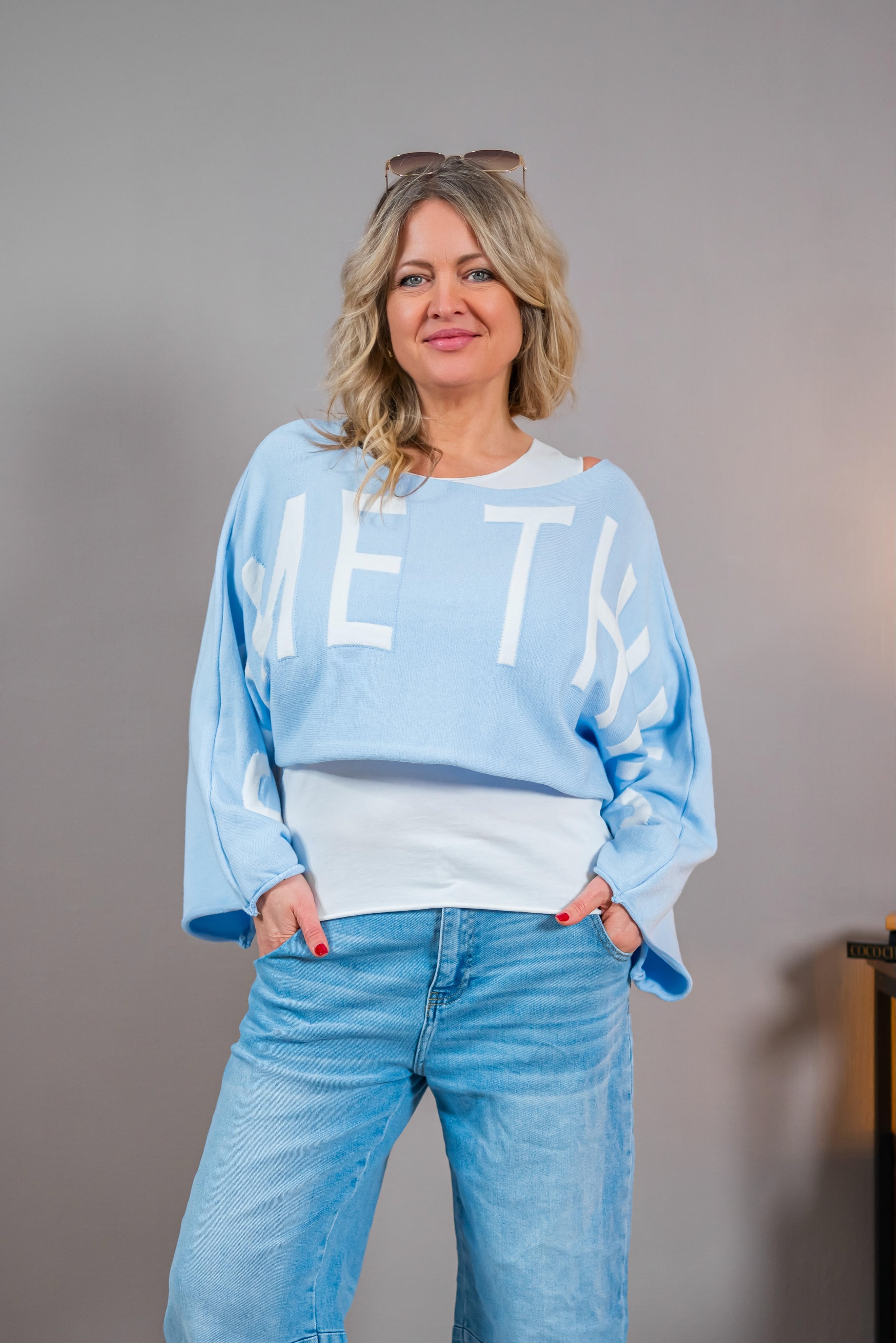 Crop Pulli "SOMETHING", hellblau