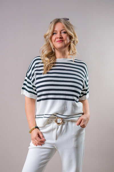 Kurzarm-Feinstrickpullover mit Streifen, schwarz/weiß