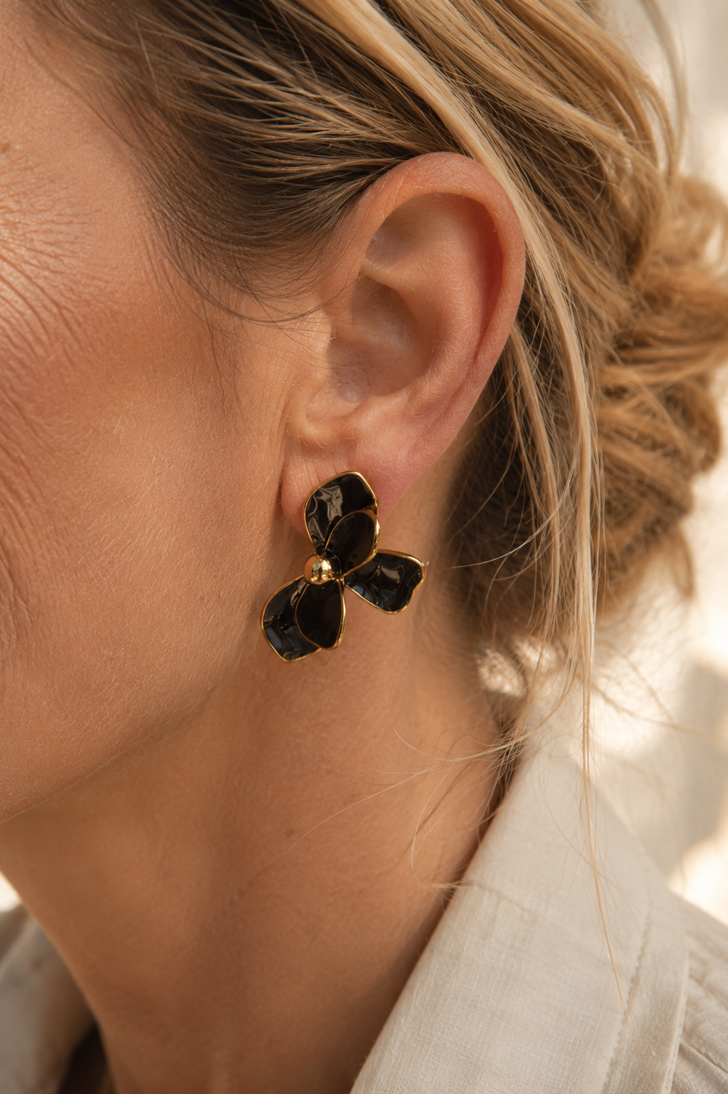 Blüten-Ohrstecker, gold/braun