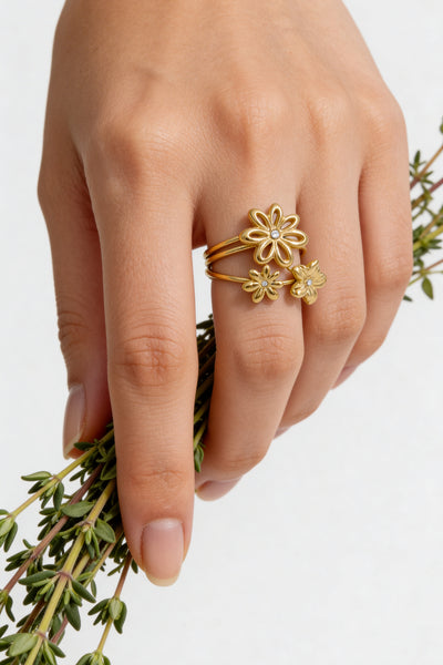 Offener Ring in Goldoptik mit Blüten