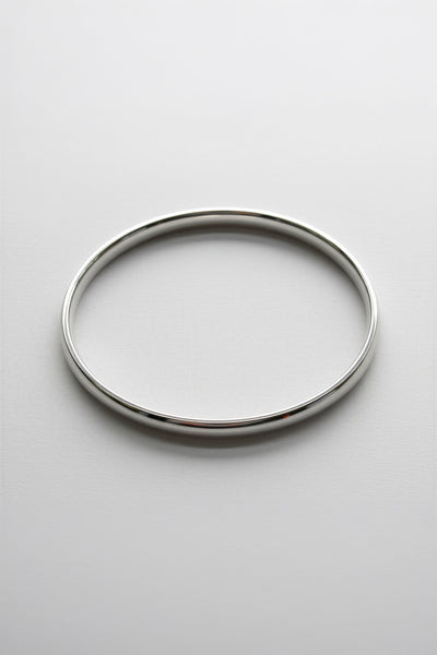 Schmaler Armreif aus Edelstahl in Silber