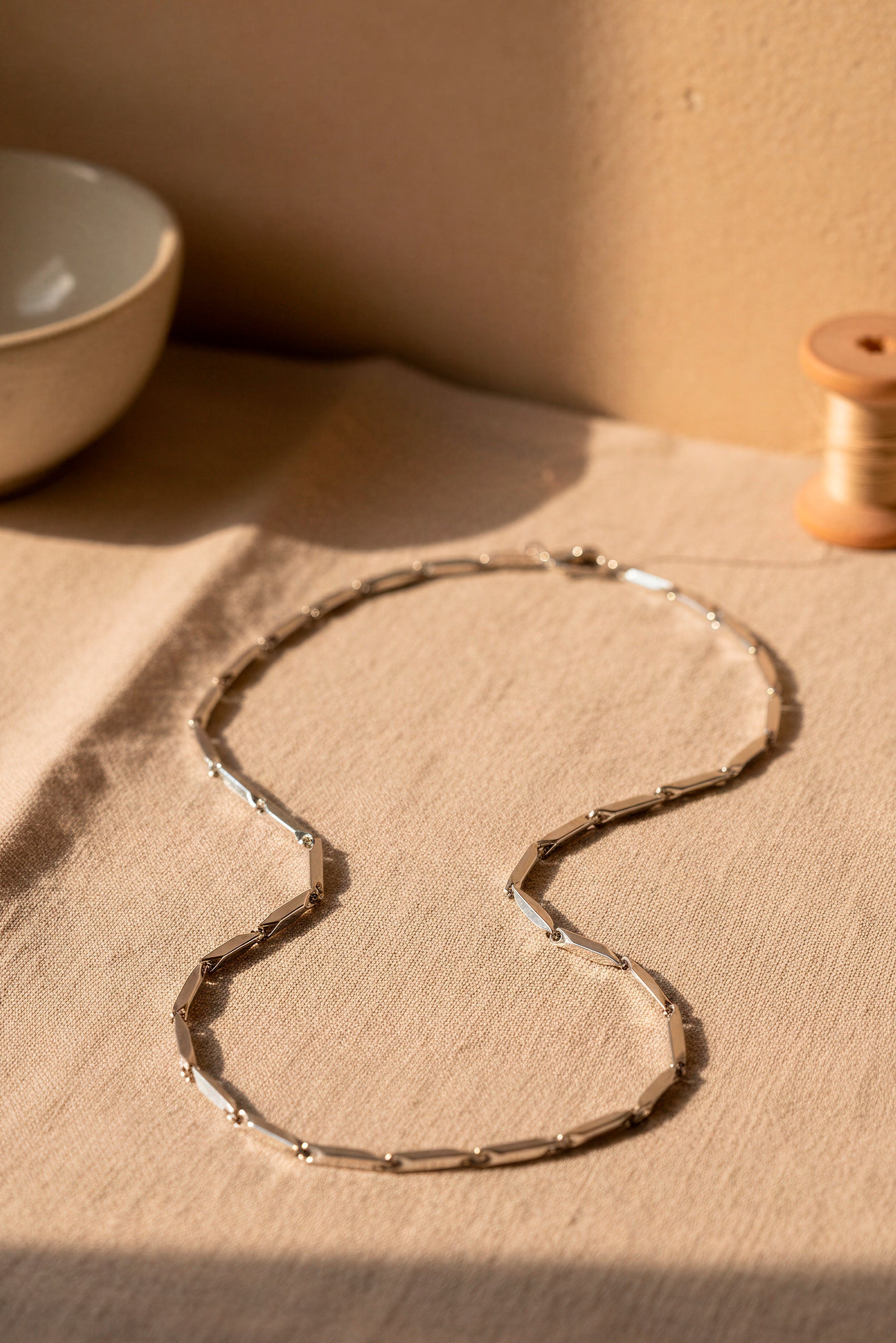 Edelstahlkette in eckiger Gliederform