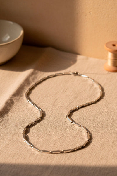 Edelstahlkette in eckiger Gliederform