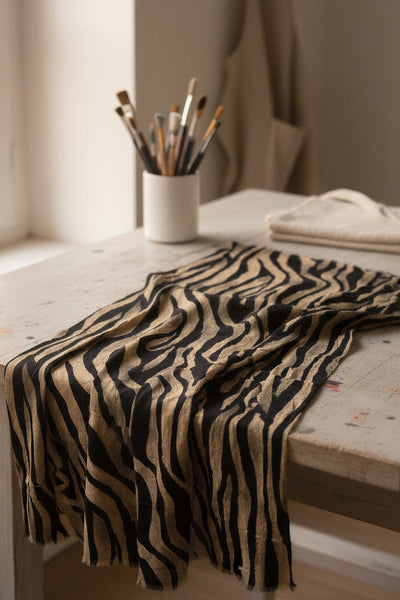 Schal mit Zebra-Print aus Viskose, schwarz/beige