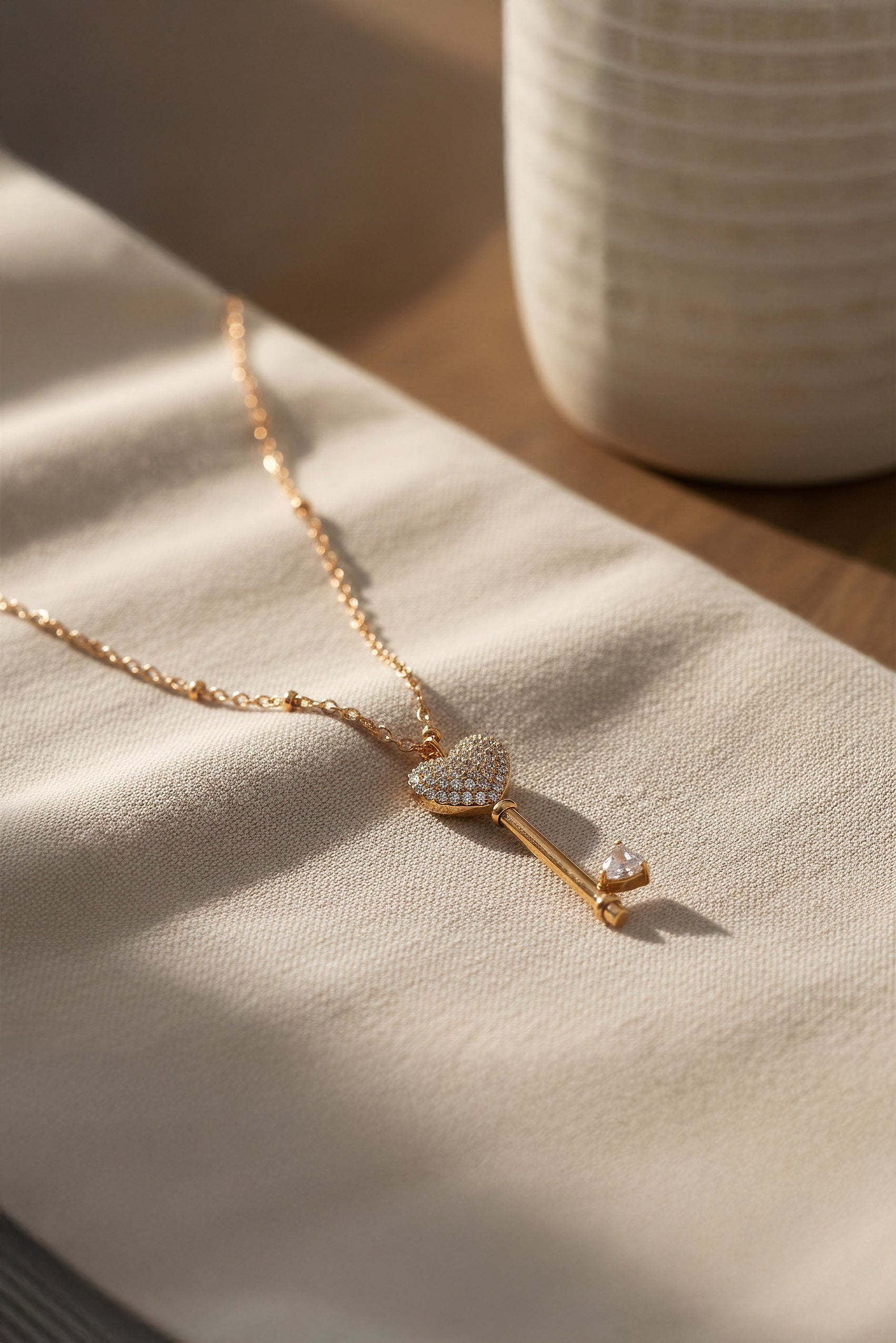 Feine Herzkette mit funkelndem Schlüsselanhänger