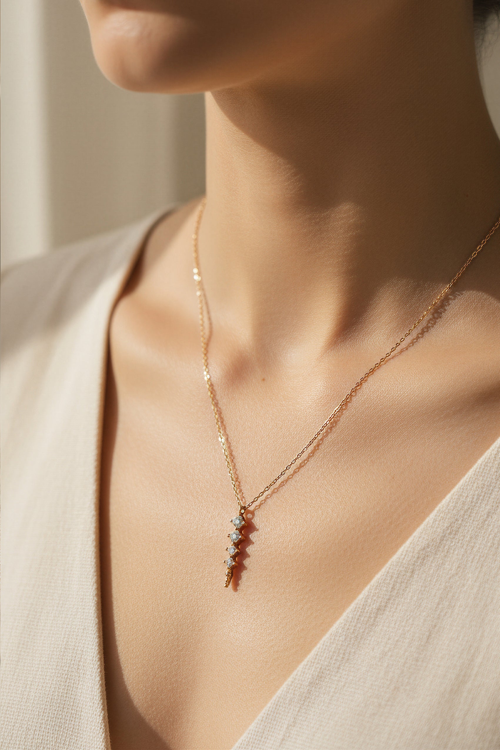 Kette Gold mit funkelndem Anhänger