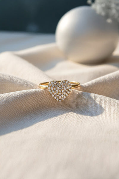 Zarter Herzring aus goldfarbenem Edelstahl mit Zirkonia