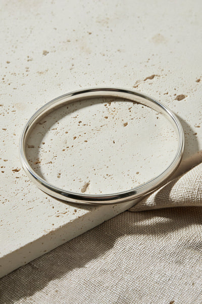 Schmaler Armreif aus Edelstahl in Silber