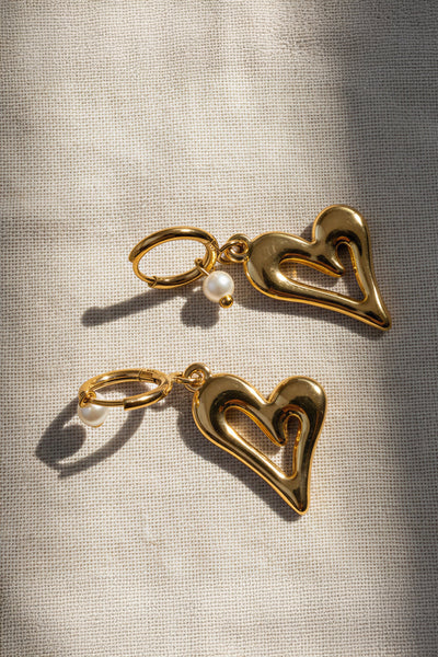 Herz-Ohrringe mit kleiner Perle