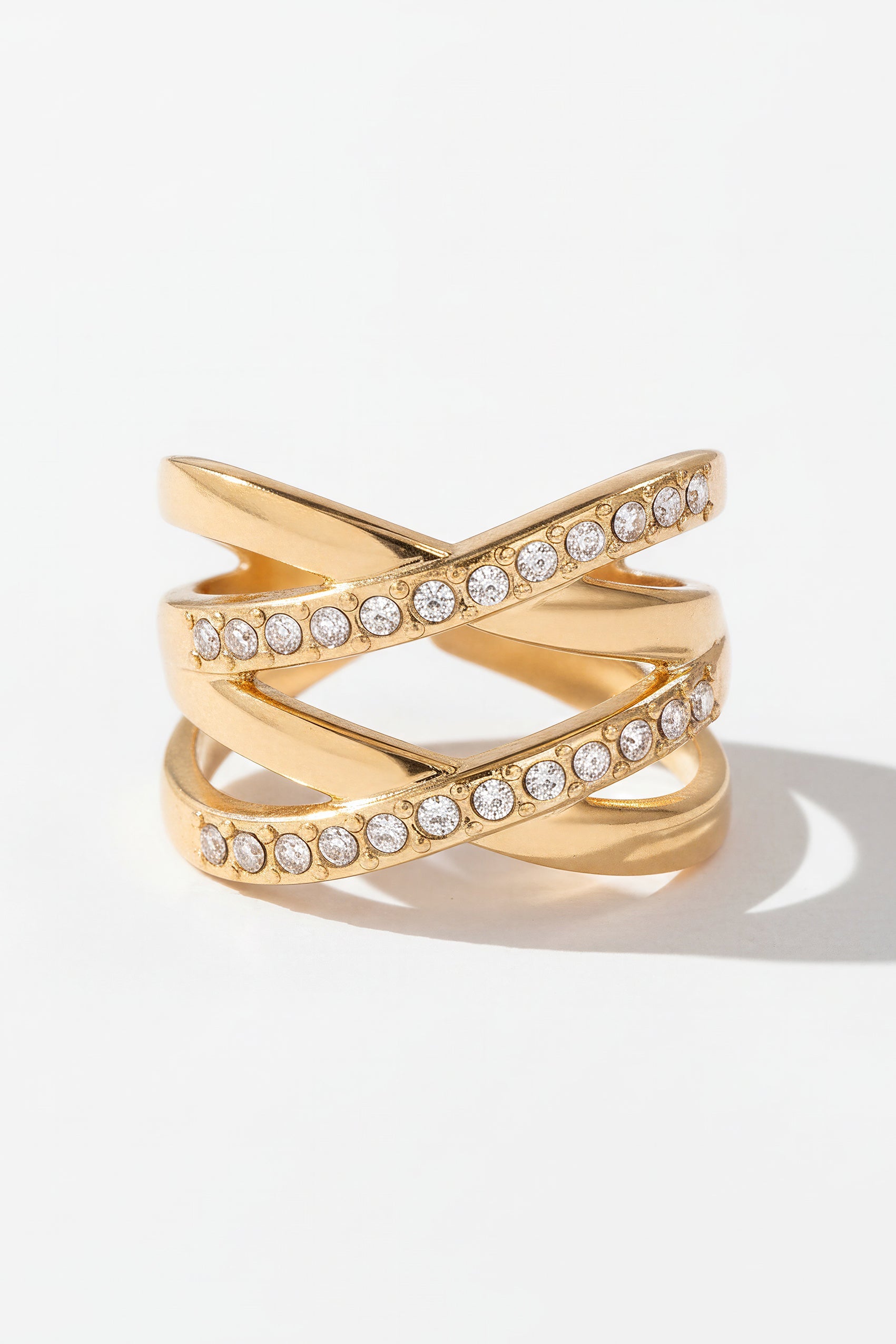 Eleganter Kreuzring aus goldfarbenem Edelstahl mit Zirkonia