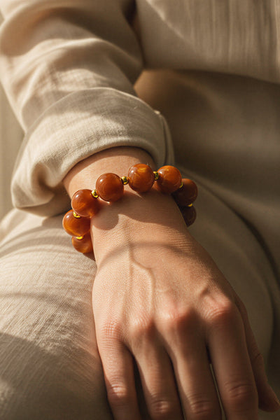 Armband aus Acryl in Braun-marmoriert mit Golddetails