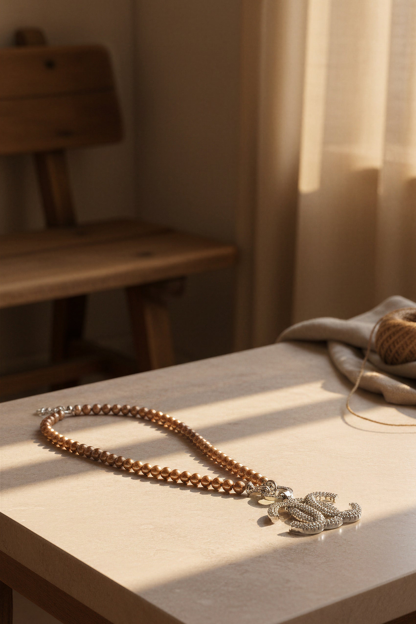 Bronze Perlenkette mit Anhänger mit Strasssteinen besetzt