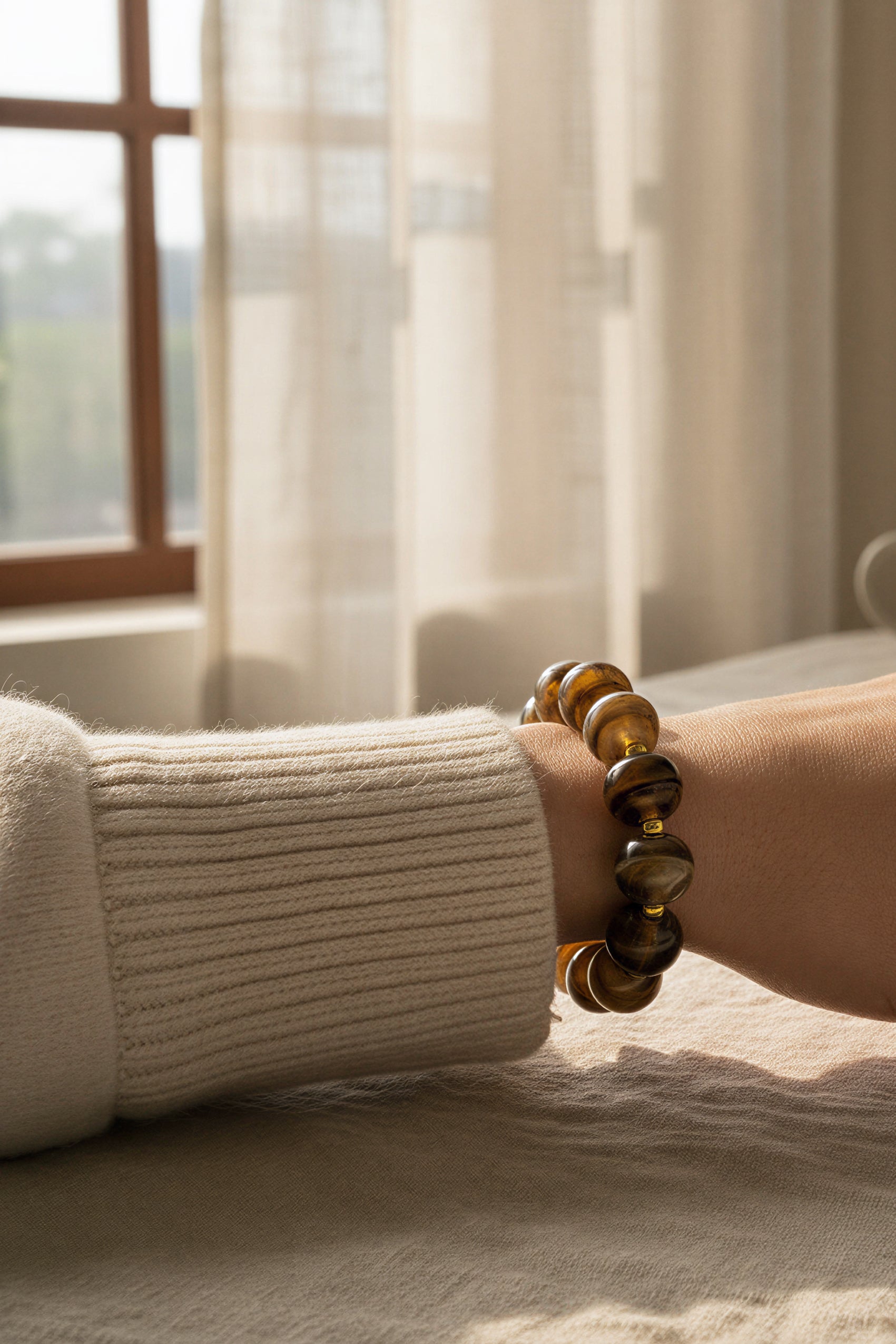 Armband aus Acryl im Braunmix mit Golddetails