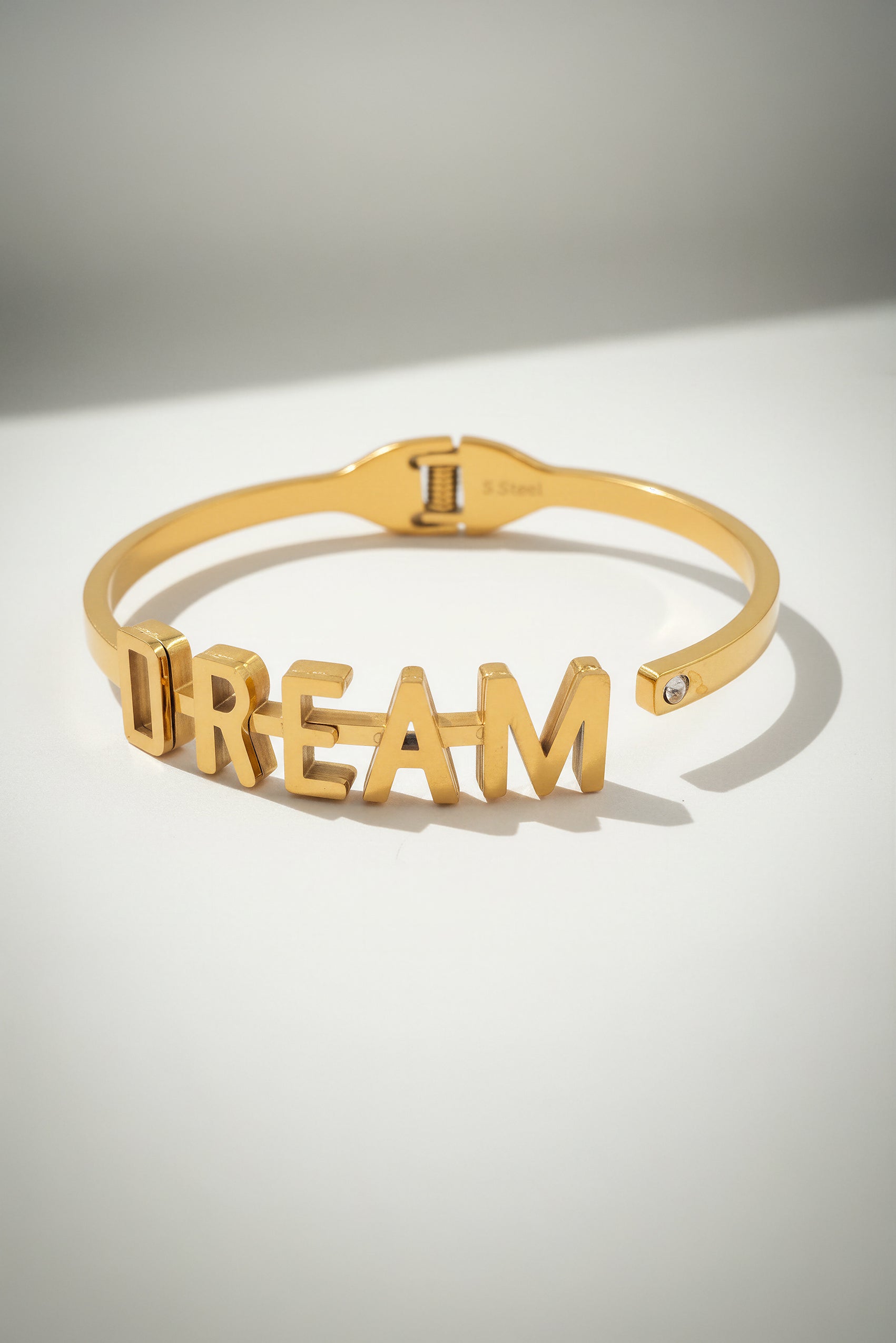 Armreif mit Schriftzug "DREAM"