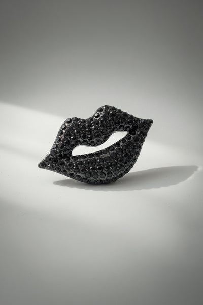 Brosche Kussmund in Schwarz