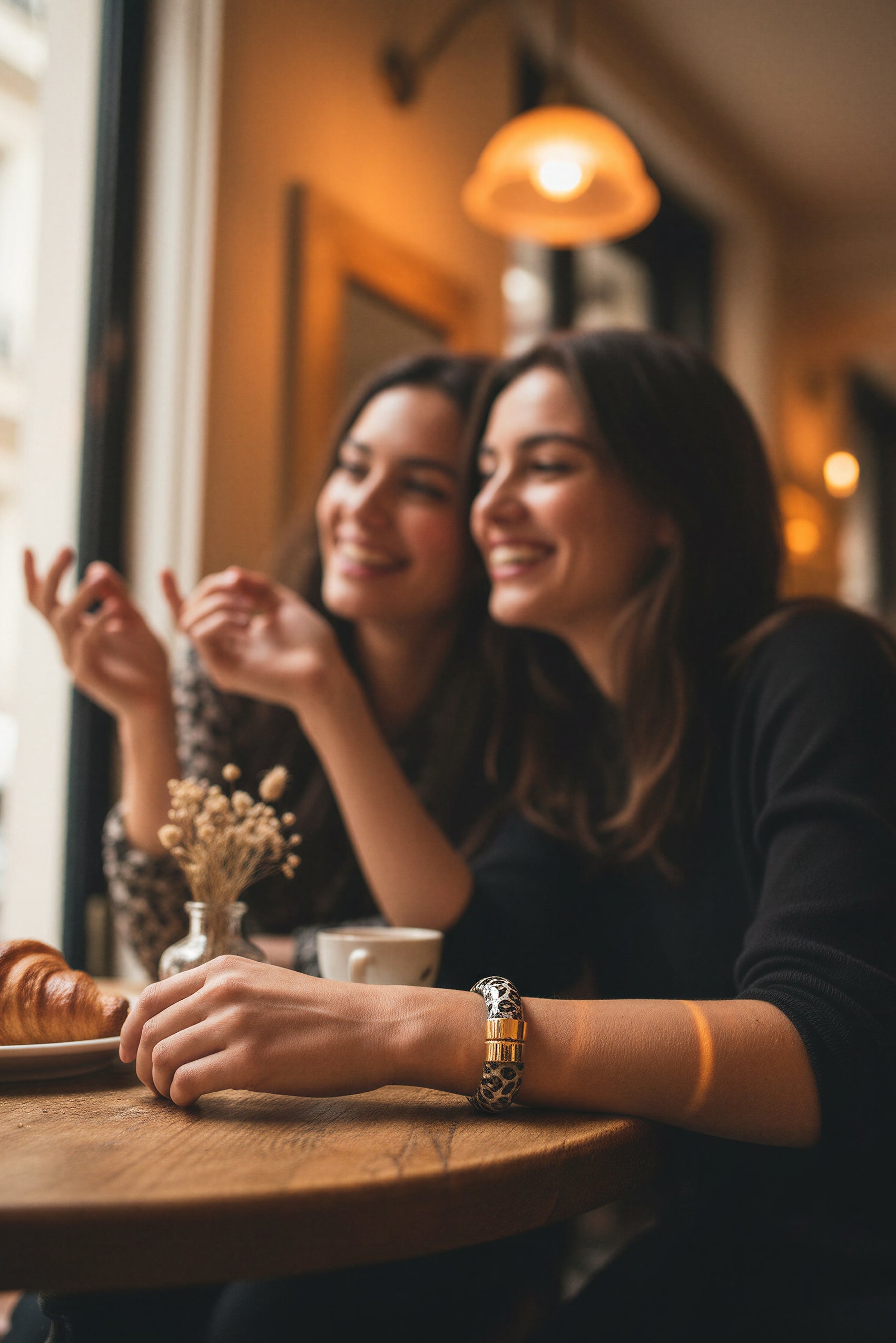 Armreif mit Leopardenmuster