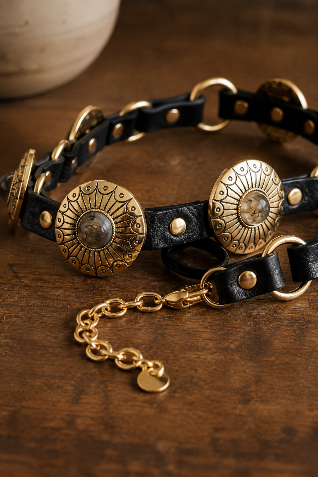 Schwarzer Kettengürtel mit Concho-Medaillons - Boho Western Style