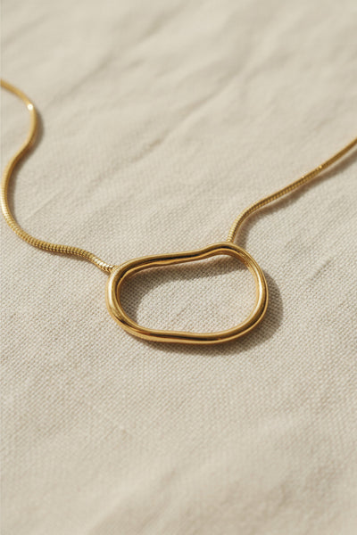 Goldkette mit modernem Anhänger