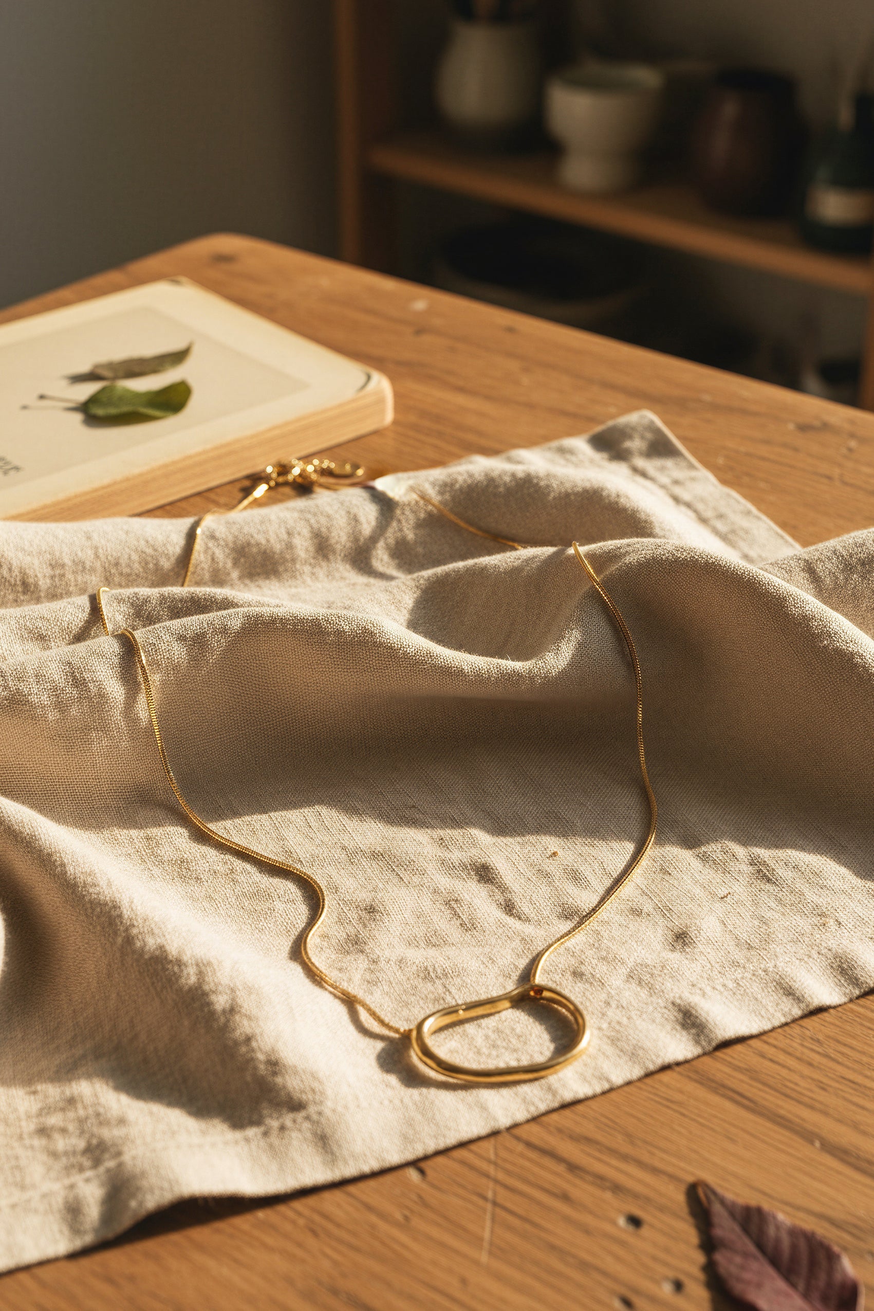 Goldkette mit modernem Anhänger